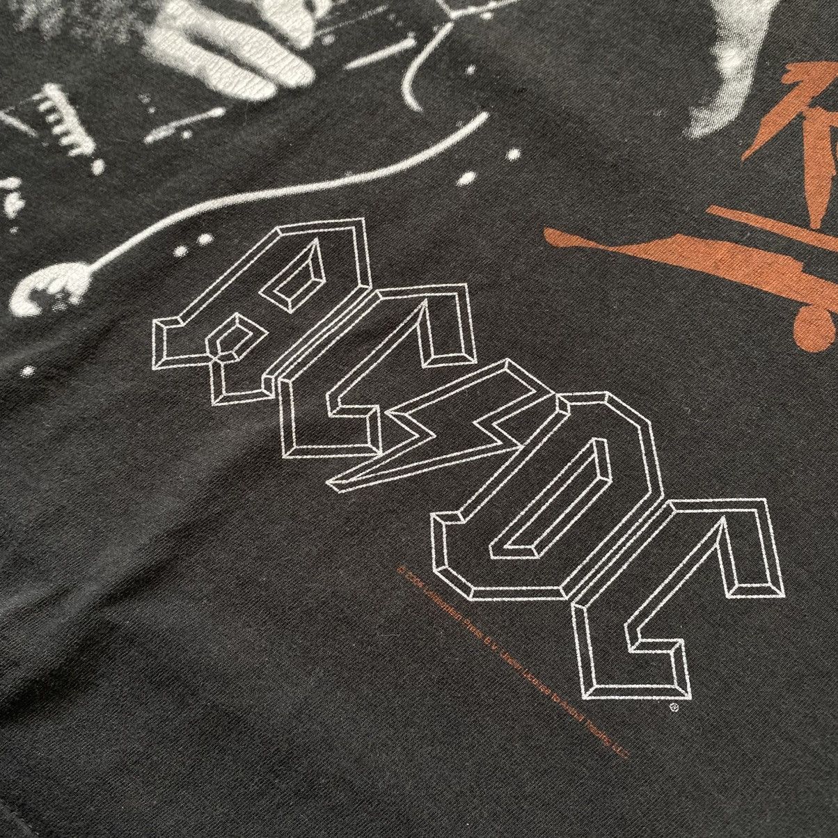 Band Tees × Vintage Vintage AC/DC 2004 big logo rock band overprinted tee Size US M / EU 48-50 / 2 - 3 Thumbnail