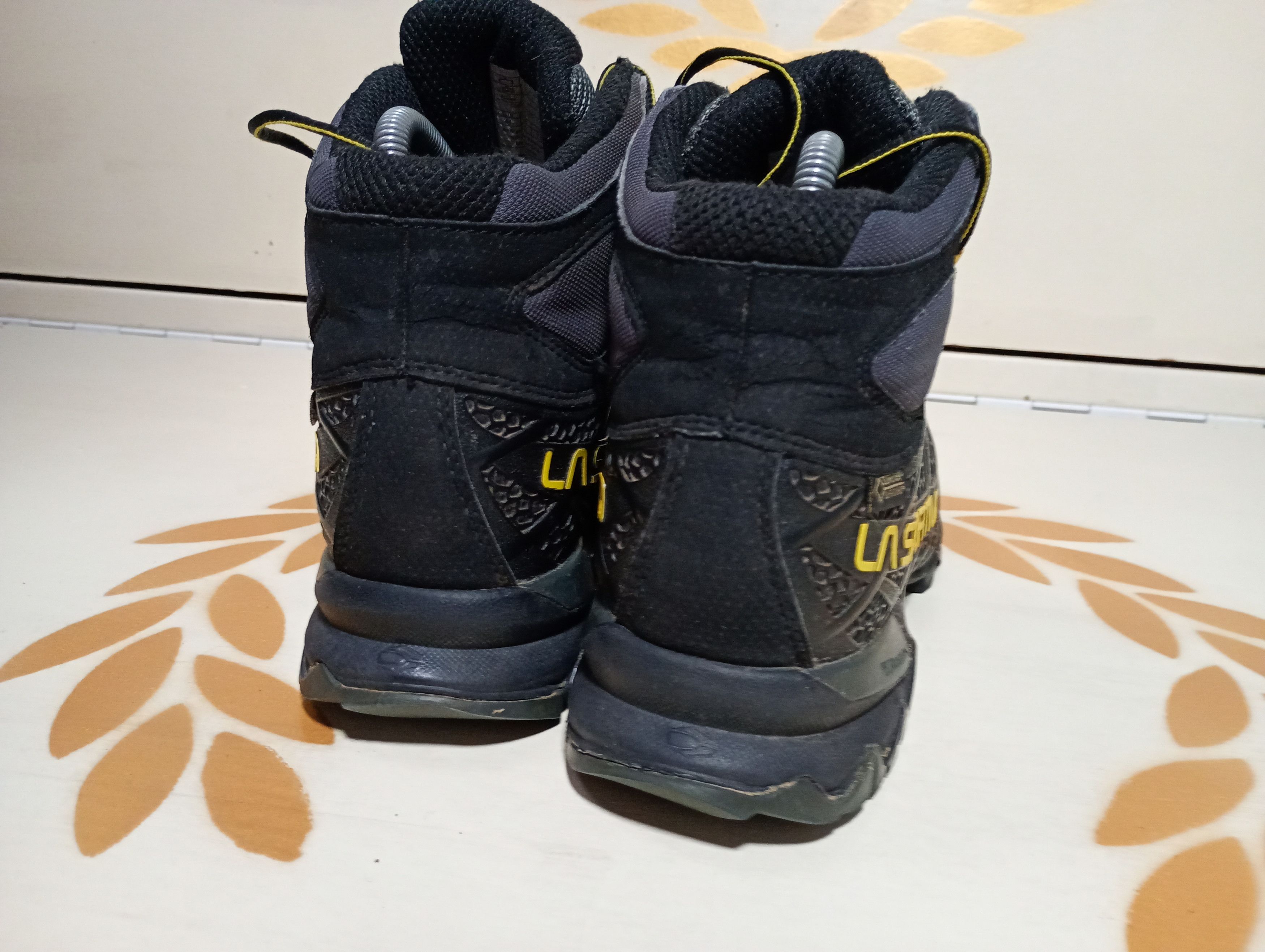 La Sportiva La Sportiva Core High GTX Boots Size US 8.5 / EU 41-42 - 22 Thumbnail