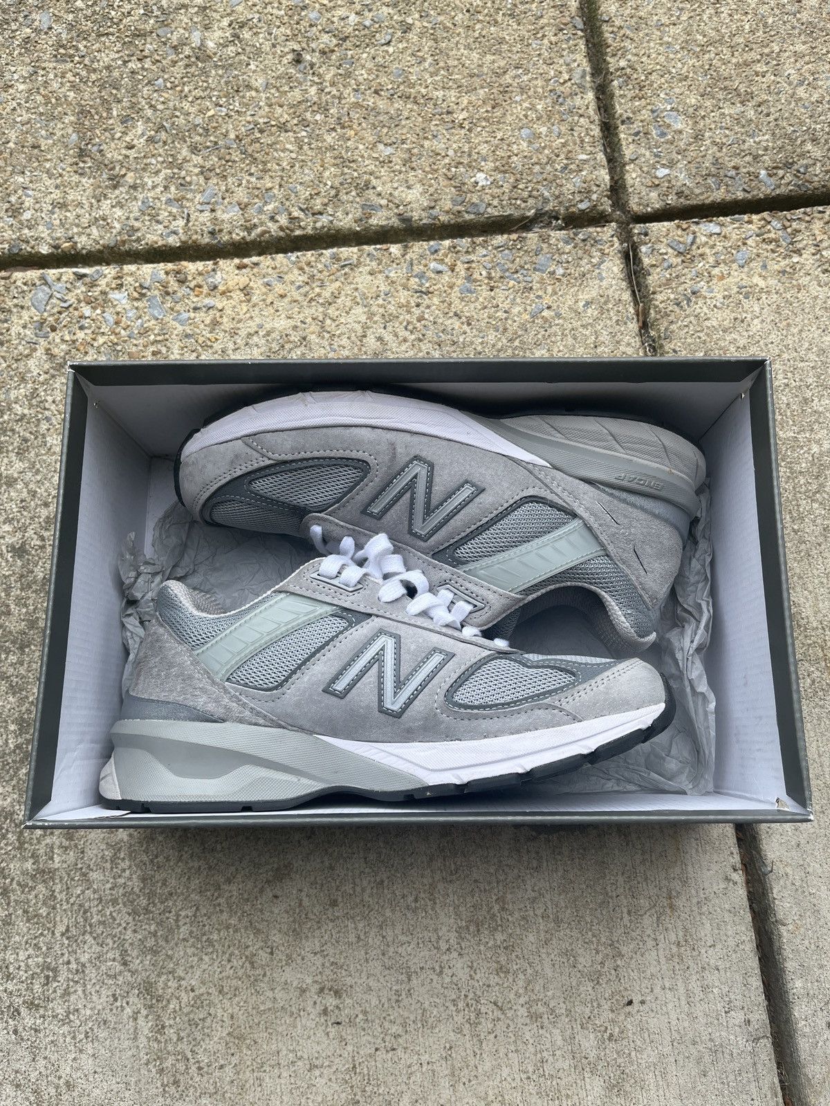 image of New Balance 990V5 Shoes in Grey, Men's (Size 7.5)