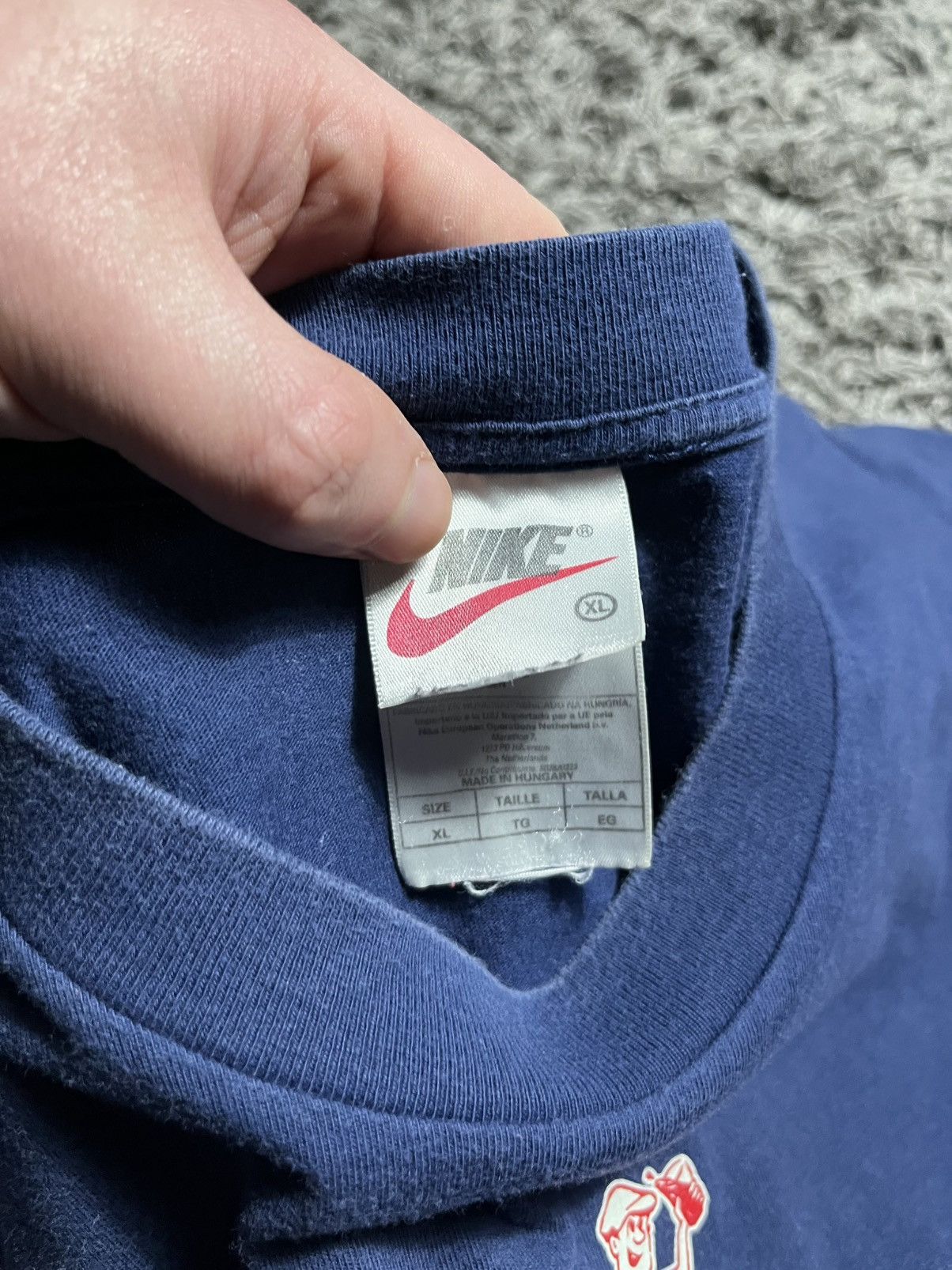 Nike NIKE VINTAGE Y2K COTTON CENTRE SWOOSH FADED T-SHIRT Size US XL / EU 56 / 4 - 4 Thumbnail