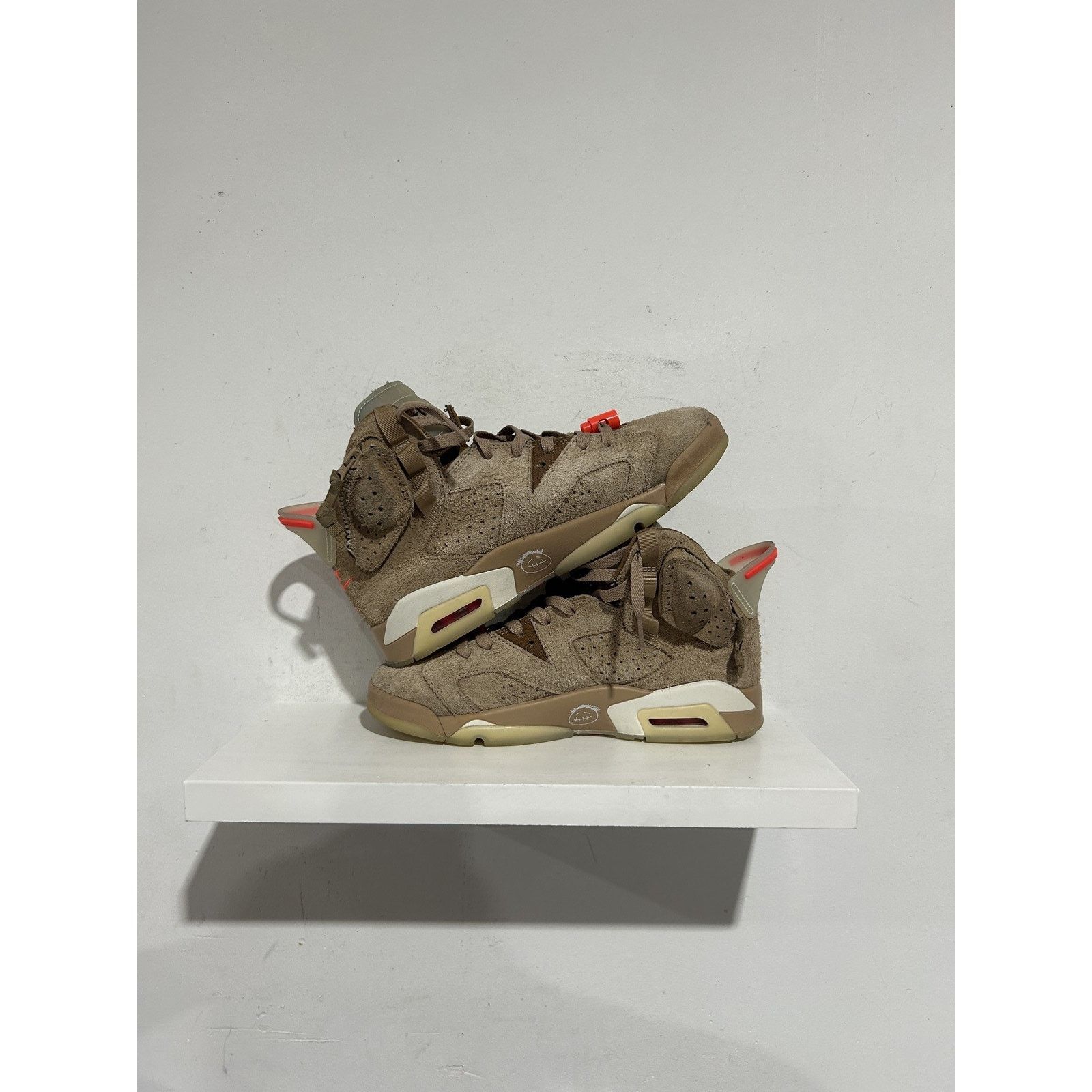 Nike JORDAN 6 RETRO TRAVIS SCOTT BRITISH KHAKI SIZE 8 PREOWNED Size US 8 / EU 41 - 2 Thumbnail