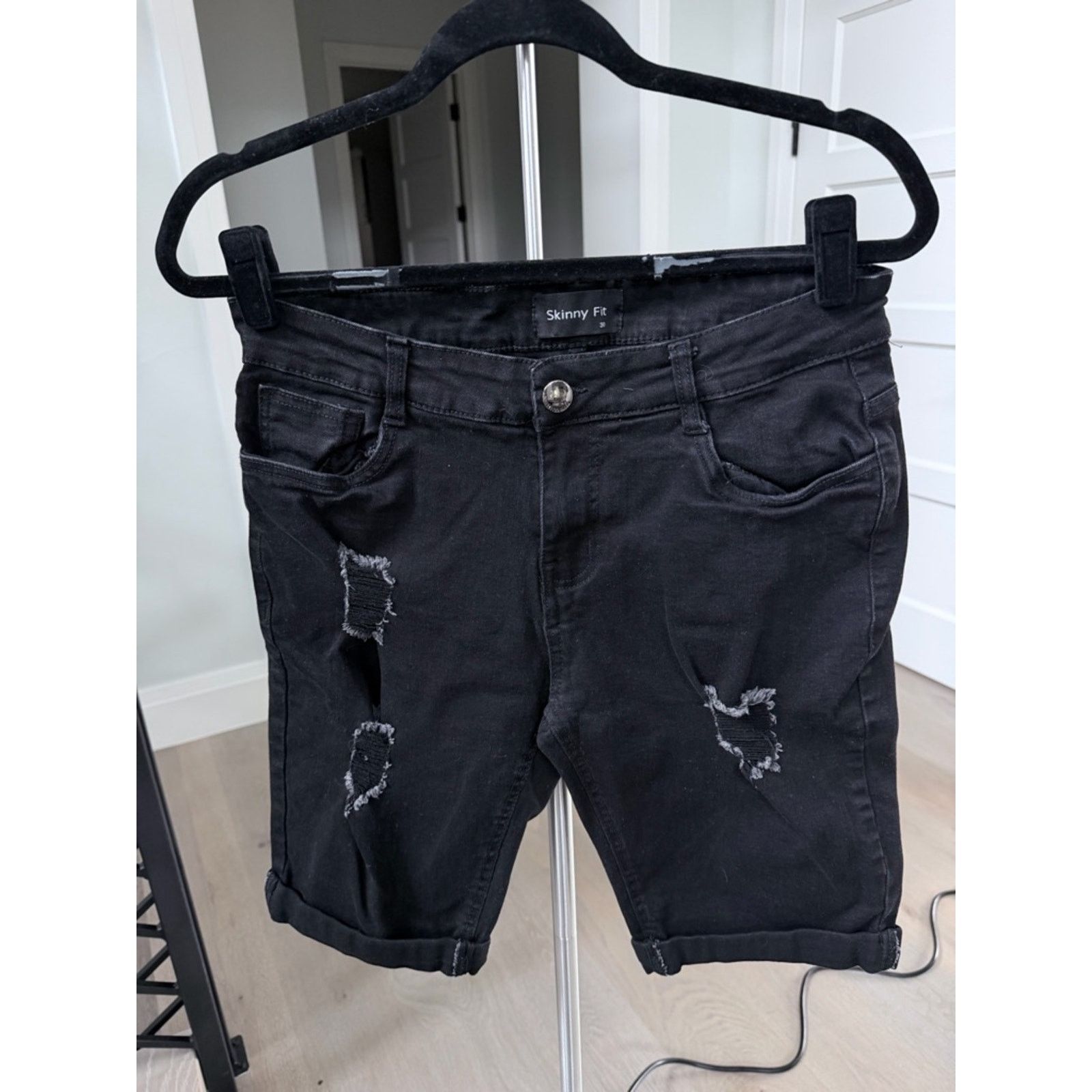 Express Express Black Distressed Skinny Denim Bermuda Shorts size 30 Size US 30 / EU 46 - 3 Thumbnail
