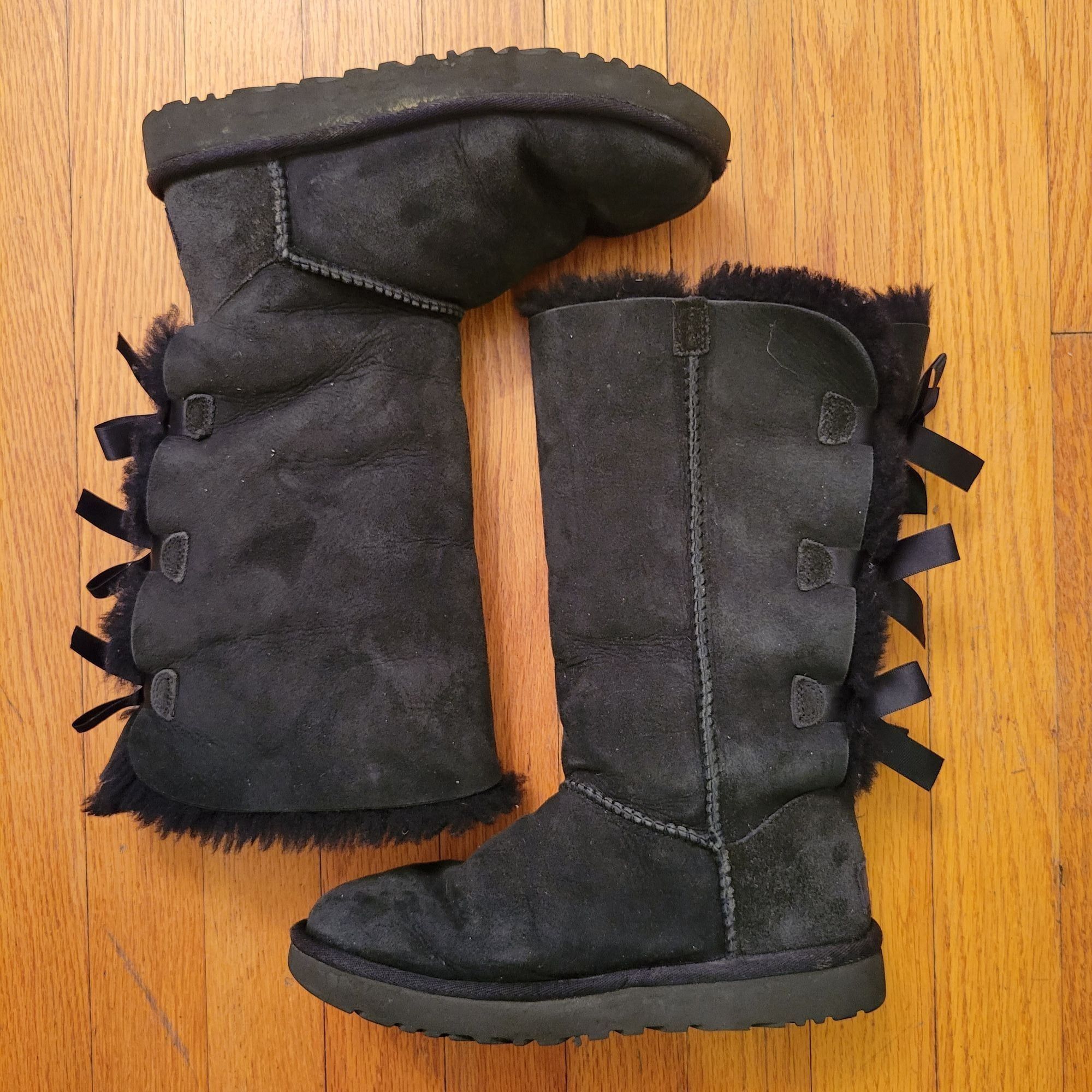 Ugg UGG 5 Black Suede Leather Sheepskin BAILEY BOW II Tall Boots Size US 5 / IT 35 - 1 Thumbnail