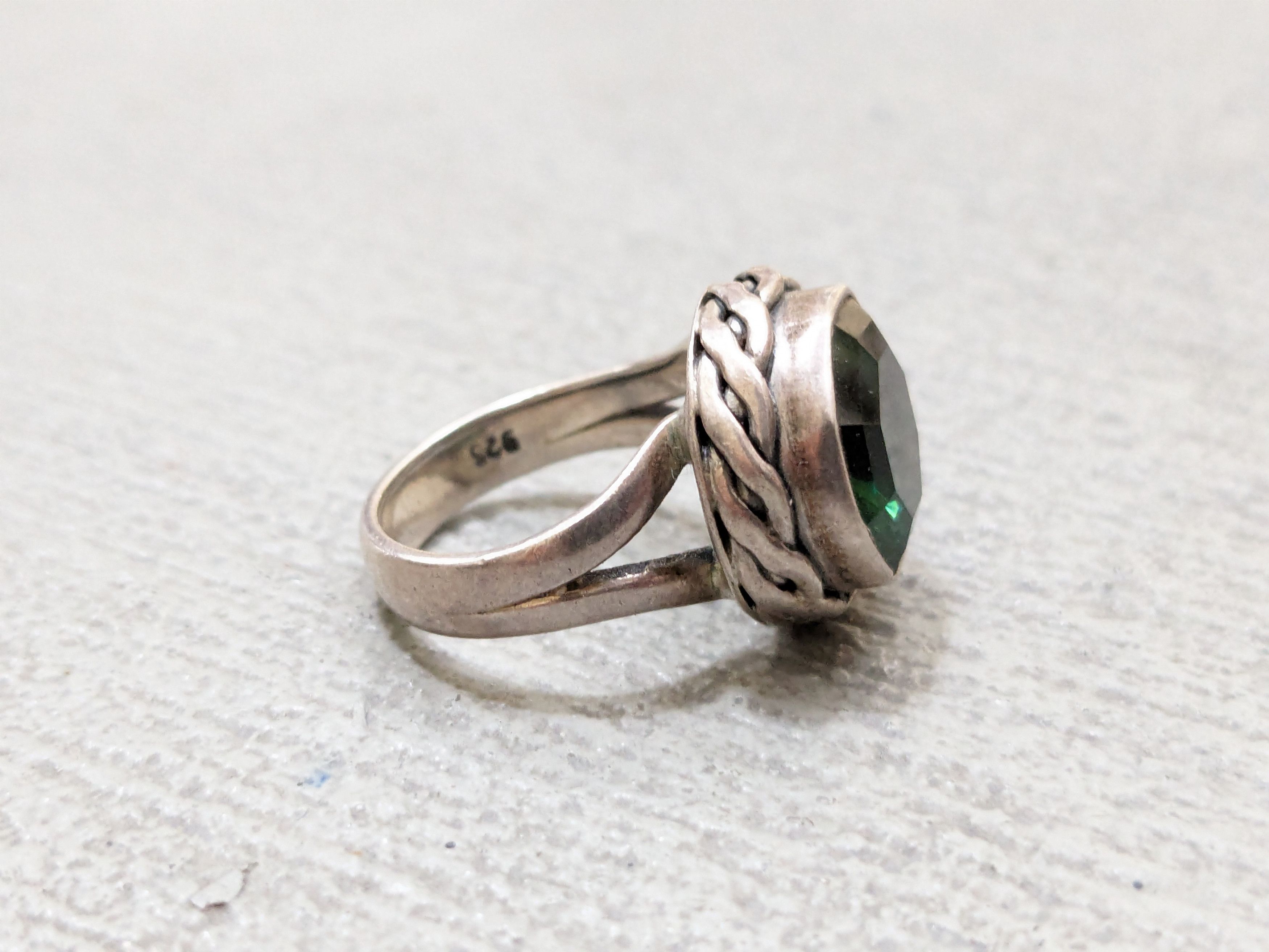 Jewelry Vintage Sterling Silver Ring 5.75 Green Glass Octagon Size ONE SIZE - 7 Thumbnail