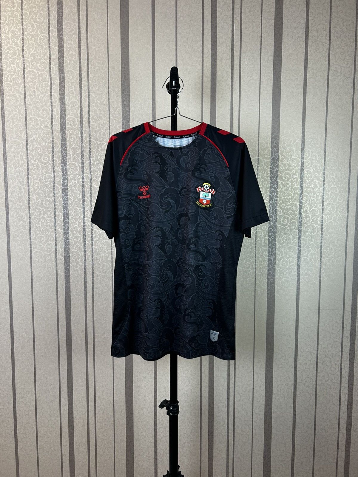 Hummel 21/22 Hummel SOUTHAMPTON FC Jersey rare retro hype Y2K Size US M / EU 48-50 / 2 - 1 Thumbnail