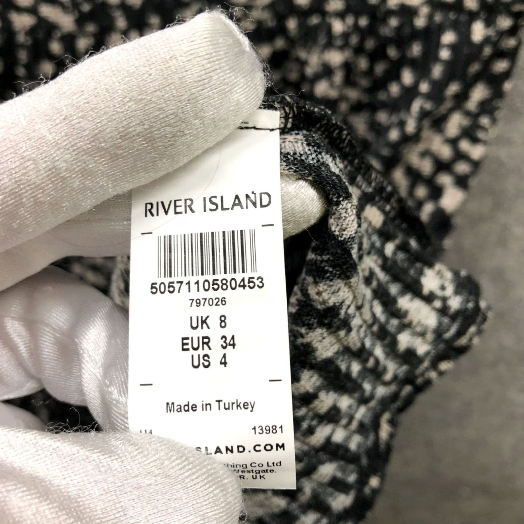 River Island River Island Knit Long Sleeve Dress Size 8 Black Leopard Print Midi Knit Dress Womens 8 Crew Neck Pullover Size M / US 6-8 / IT 42-44 - 6 Thumbnail