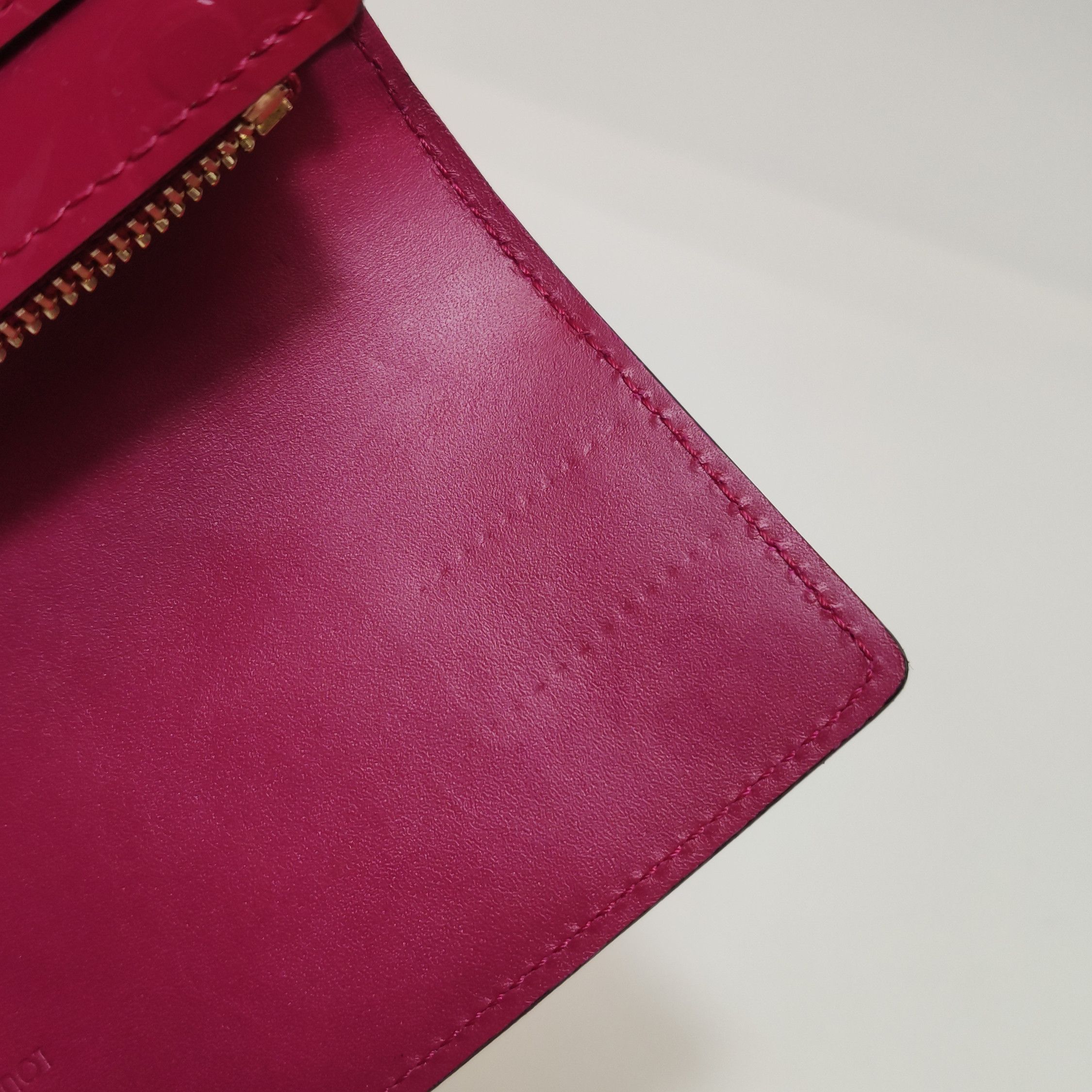 Louis Vuitton Louis Vuitton (LV) Sarah leather patent leather solid color Size ONE SIZE - 7 Thumbnail