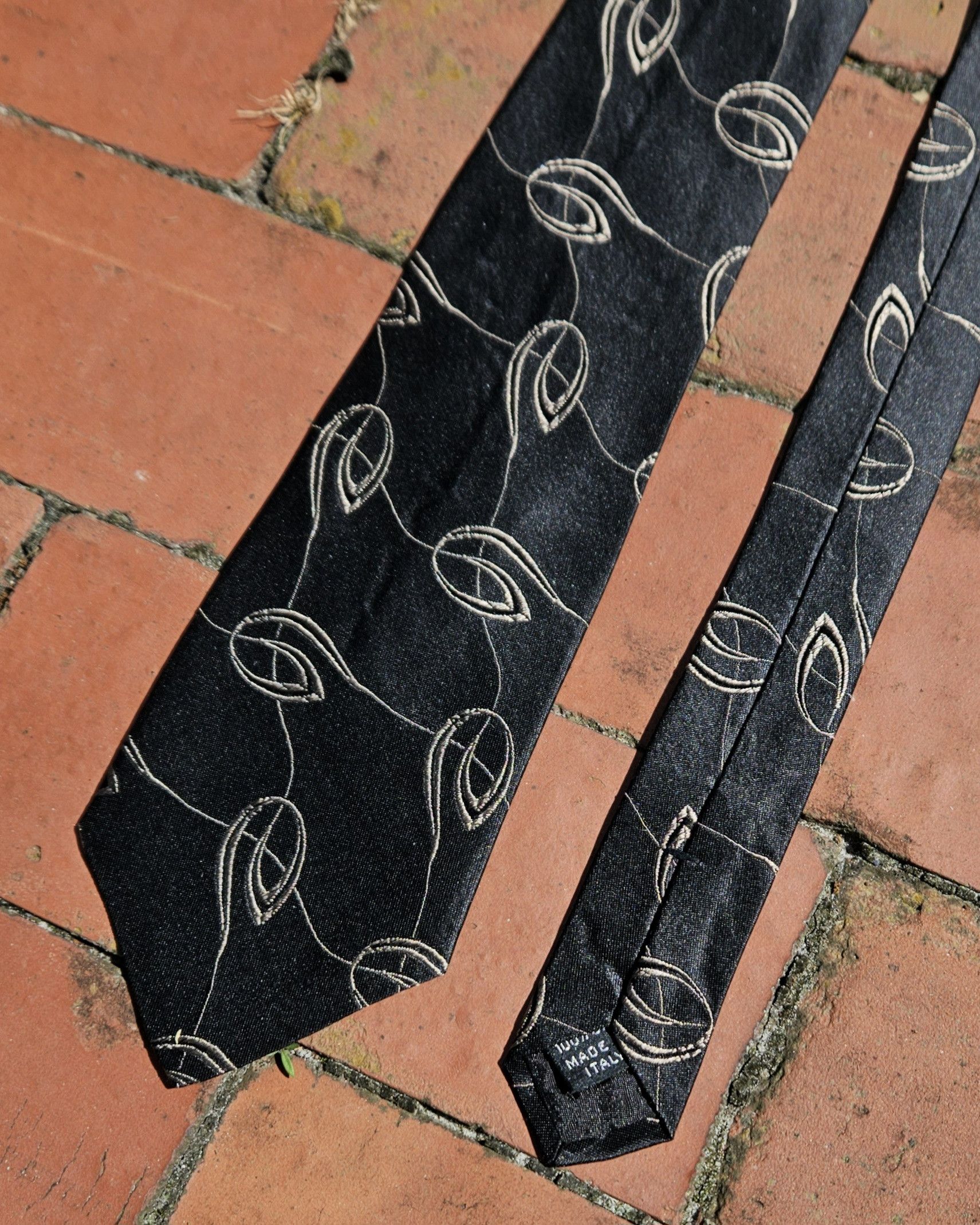 Lanvin Vintage Lanvin Silk Tie Black Abstract Pattern Made in Italy Size ONE SIZE - 2 Thumbnail