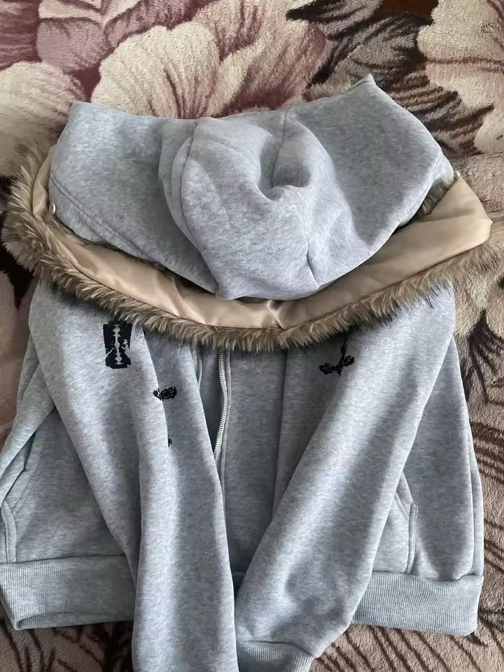 Japanese Brand Fashion Punk Goth Grunge Detachable Fur Hat Graphic Hoodies Size US S / EU 44-46 / 1 - 5 Thumbnail
