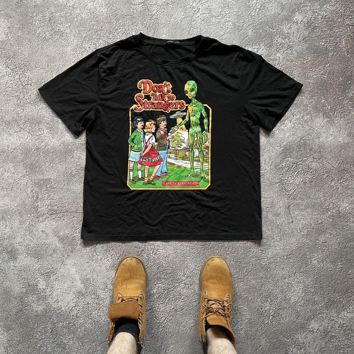 Vintage Vintage 90s Graphic Tee Dont Talk to Strangers Skate Boxy XL Size US XL / EU 56 / 4 - 1 Thumbnail