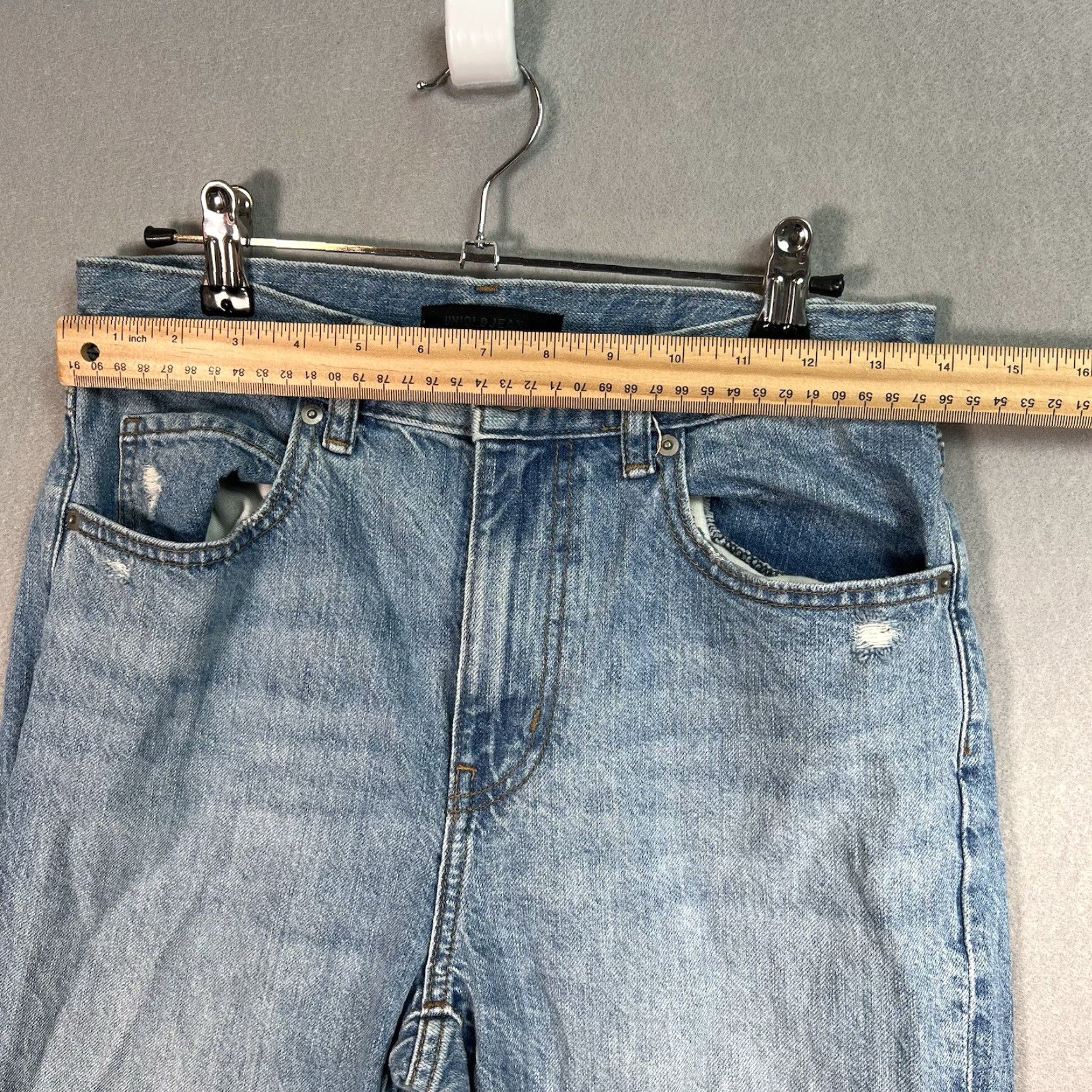 Uniqlo VINTAGE Uniqlo Slim Fit Jeans Womens 24 Light Wash Distressed 28 x 26 Denim Cotton Merchan Size 42" / US 20 - 2 Thumbnail