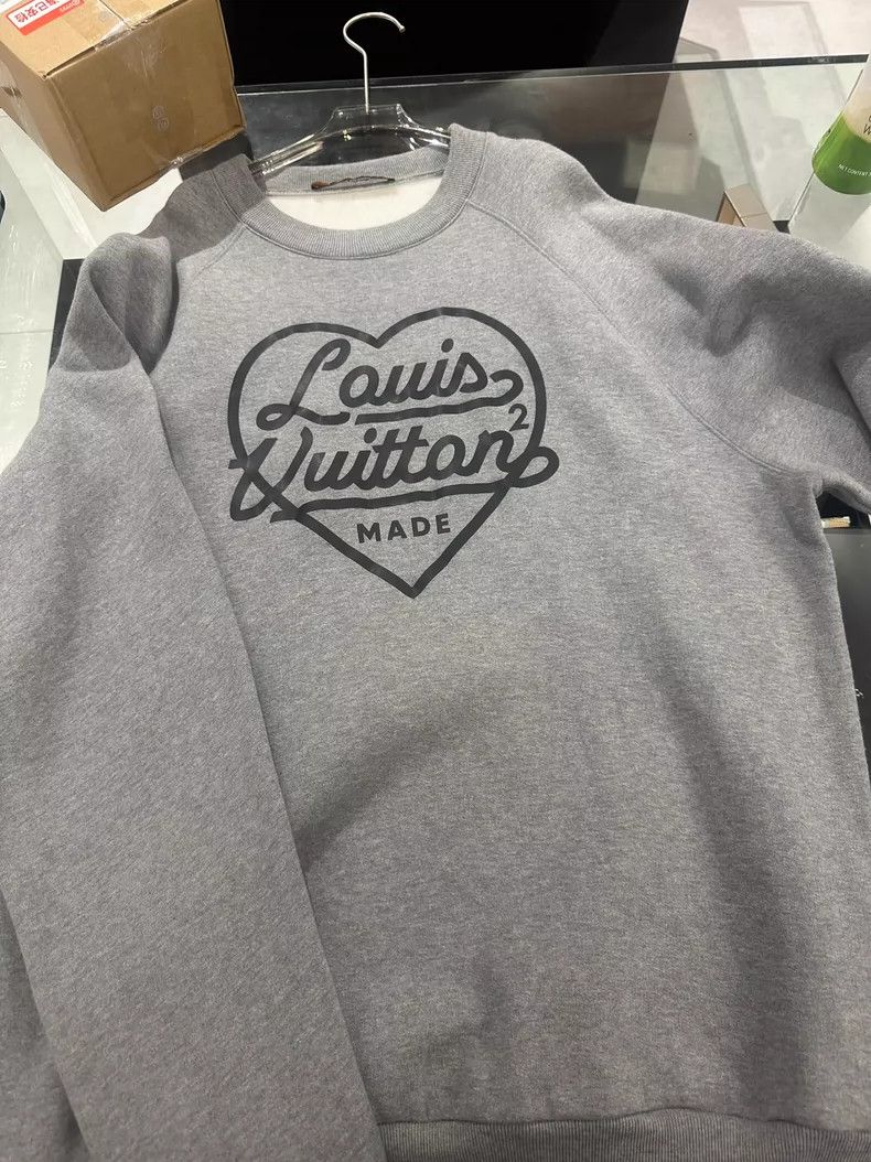 Louis Vuitton Louis Vuitton sweatshirt 2505-Nextarrow Size US L / EU 52-54 / 3 - 1 Thumbnail