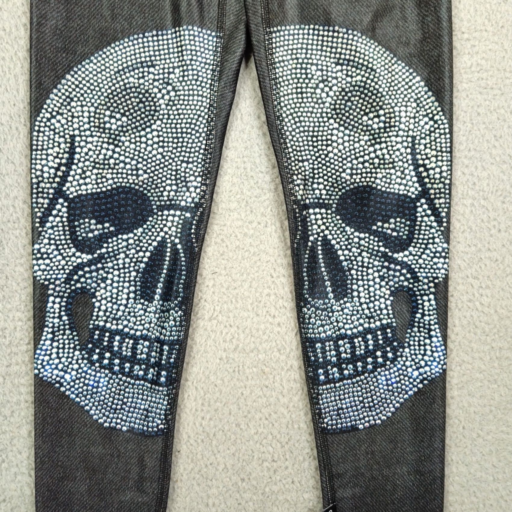 Terez Terez Women's Skull Print Hi Shine Slim Leggings Size S Leggings Black Skinny Size 28" / US 6 / IT 42 - 3 Thumbnail