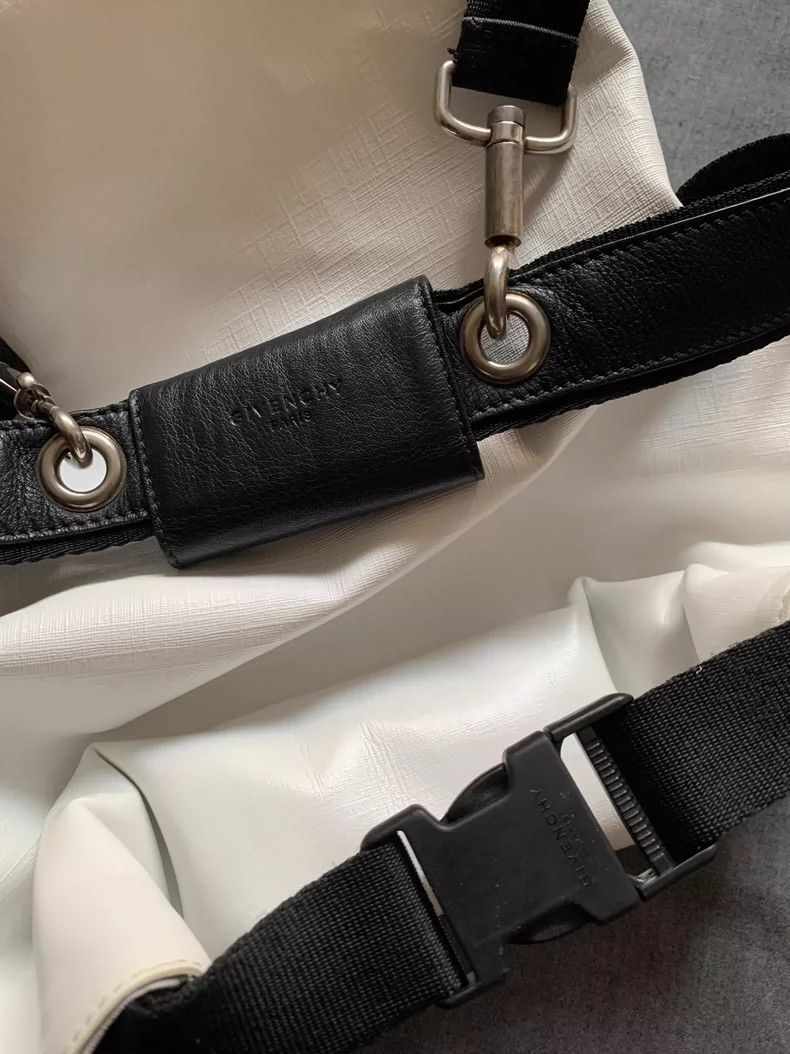 Givenchy Givenchy Two-Shoulder Multi-Use Bucket Bag Size ONE SIZE - 5 Thumbnail