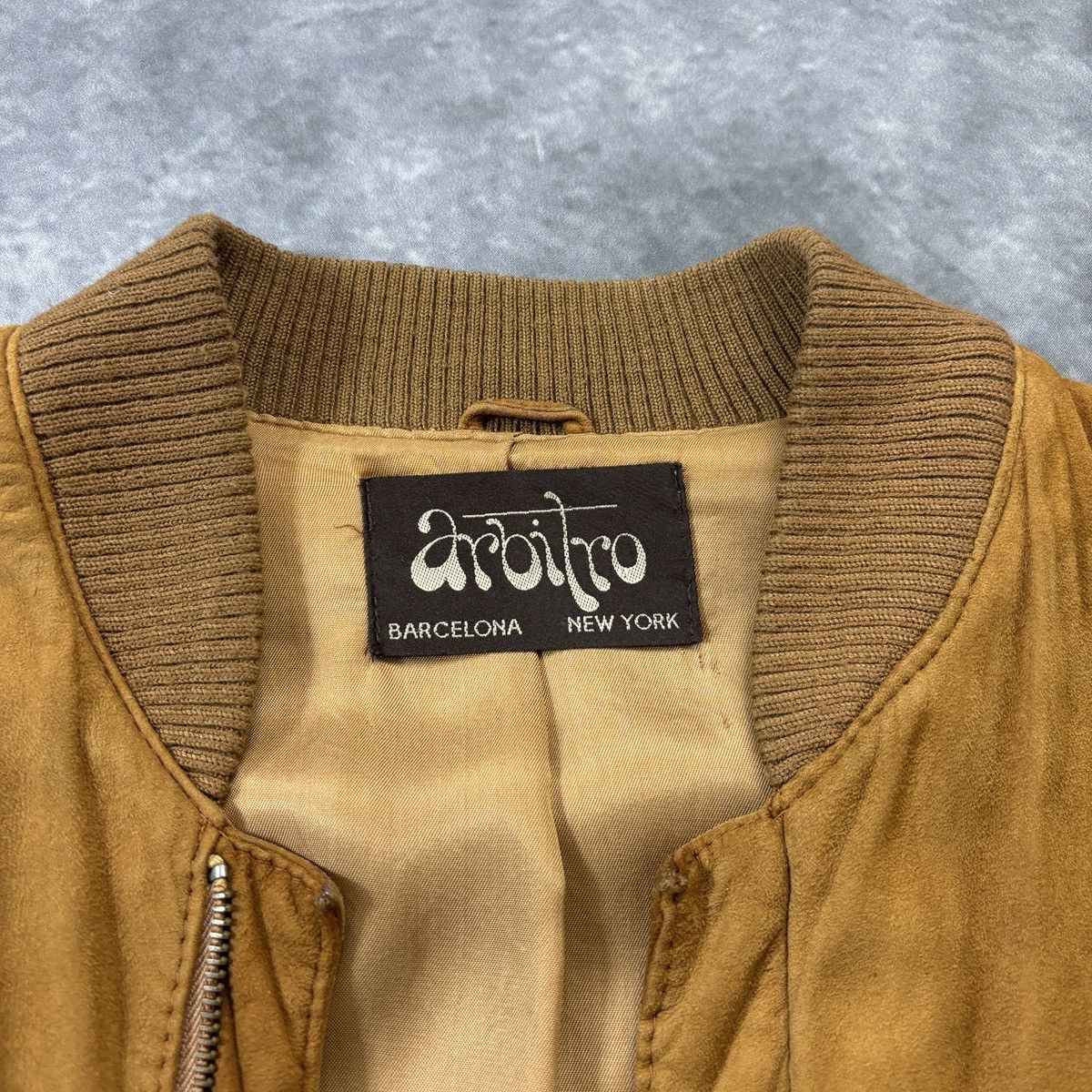 Other × Vintage 1970s Suede Bomber Jacket 70s Vintage Spanish Wheat Brown S Size US S / EU 44-46 / 1 - 4 Thumbnail