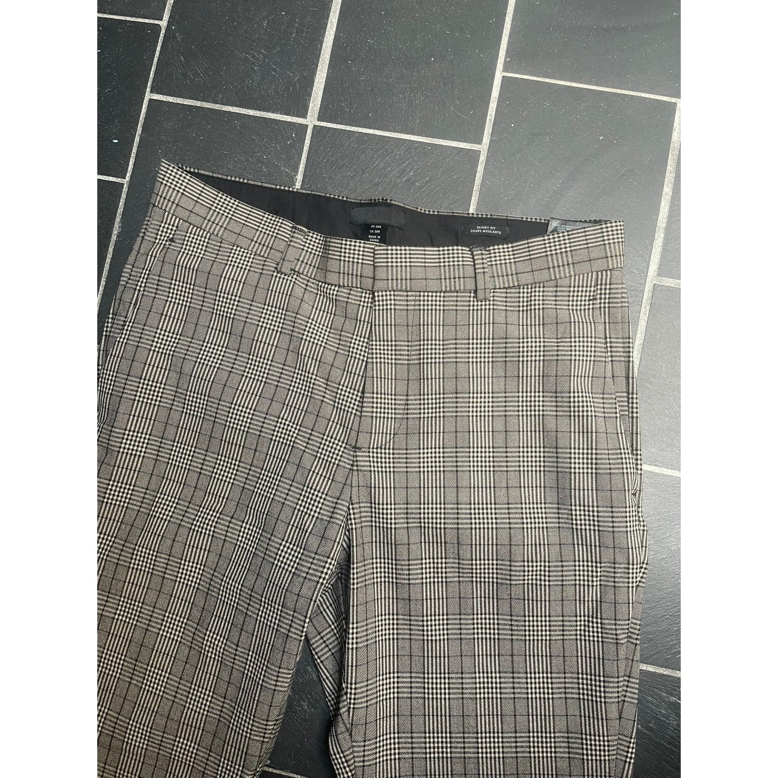 H&M Plaid Casual Dress Pants Size 30 Size US 30 / EU 46 - 1 Thumbnail