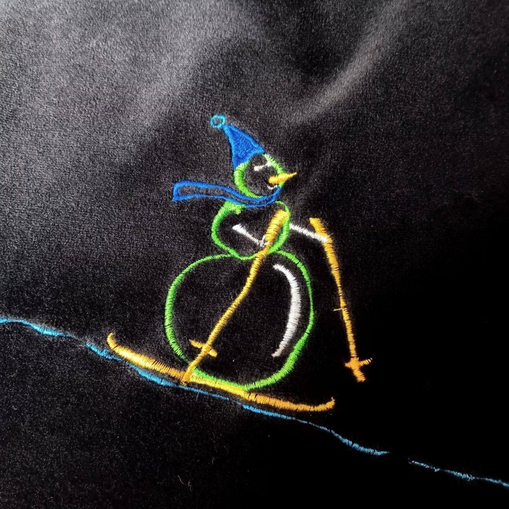 Velour VINTAGE Onque Women Sweatshirt Black Velour Snowmen Sledding Ski Full Zip 2X Men Ladies Embroidered Winter Plush Cozy Casual/Party Size US XXL / EU 58 / 5 - 5 Thumbnail
