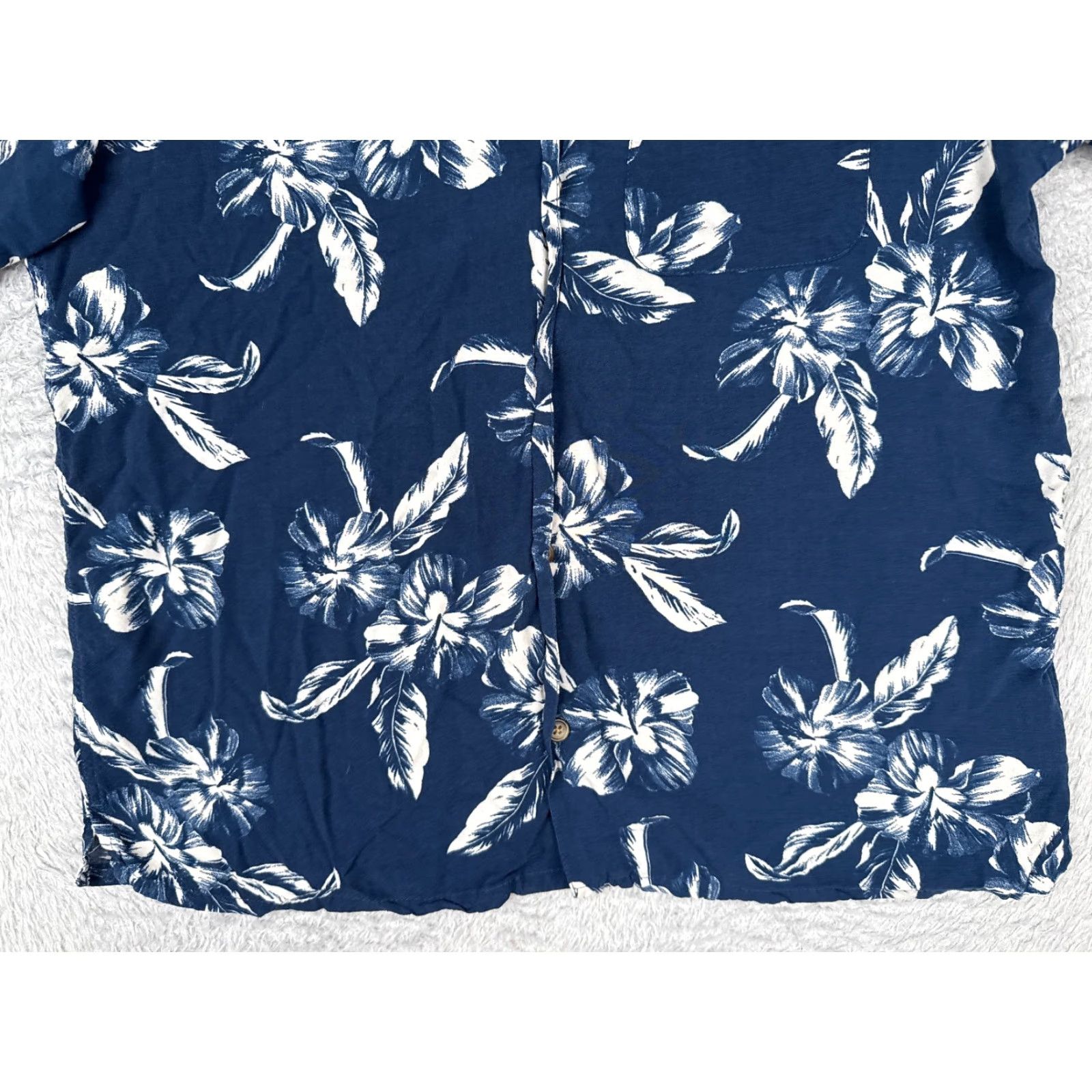 Old Navy Old Navy Button-Up Shirt Men Large Blue Floral Leaf Hawaiian Cotton Beach Slimming Size US L / EU 52-54 / 3 - 5 Thumbnail