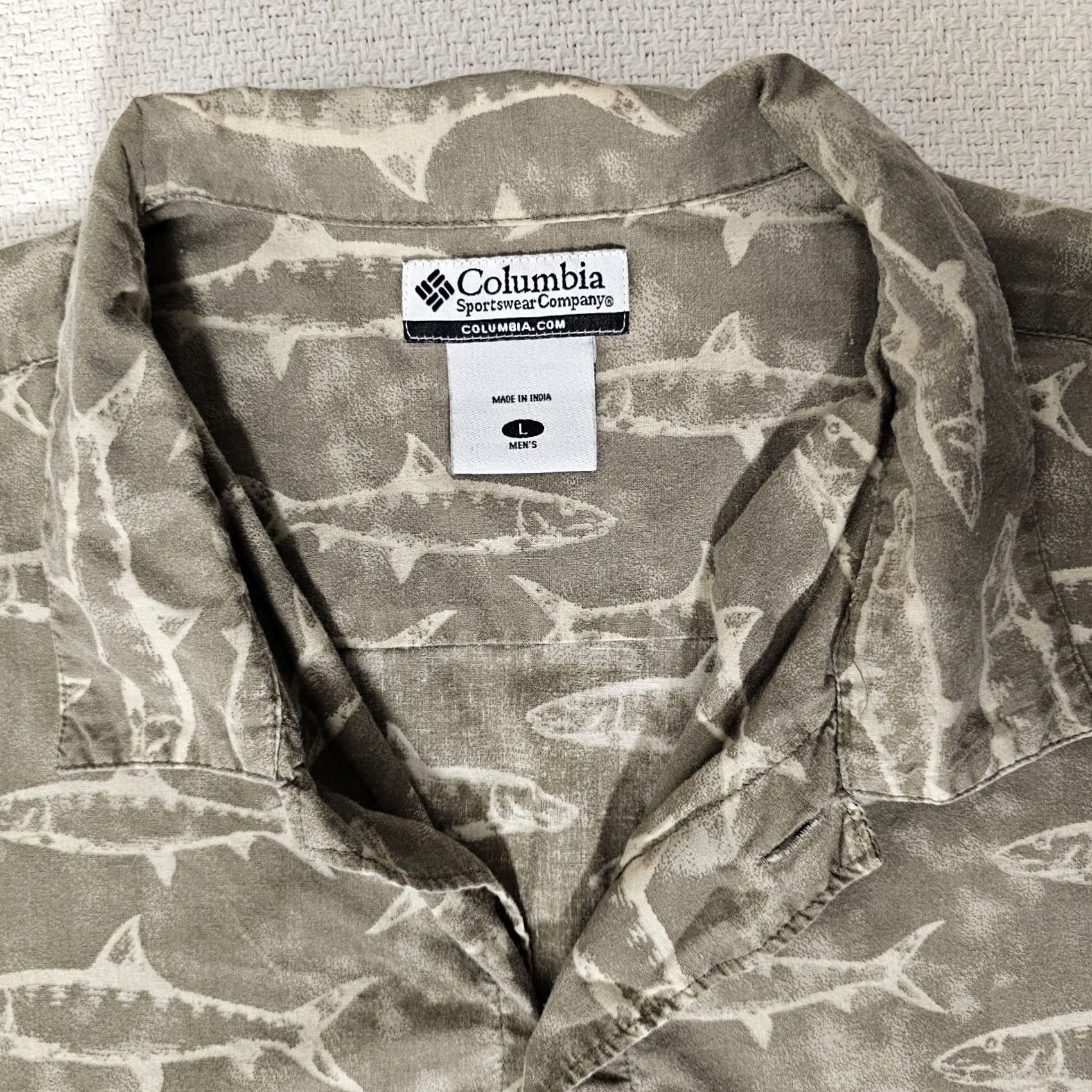 Vintage Columbia Men’s Shirt Button-Up Short Sleeve Shark Print Cotton Brown Large M Casual Lightweigh t Pockets Fish Theme Size US M / EU 48-50 / 2 - 2 Thumbnail