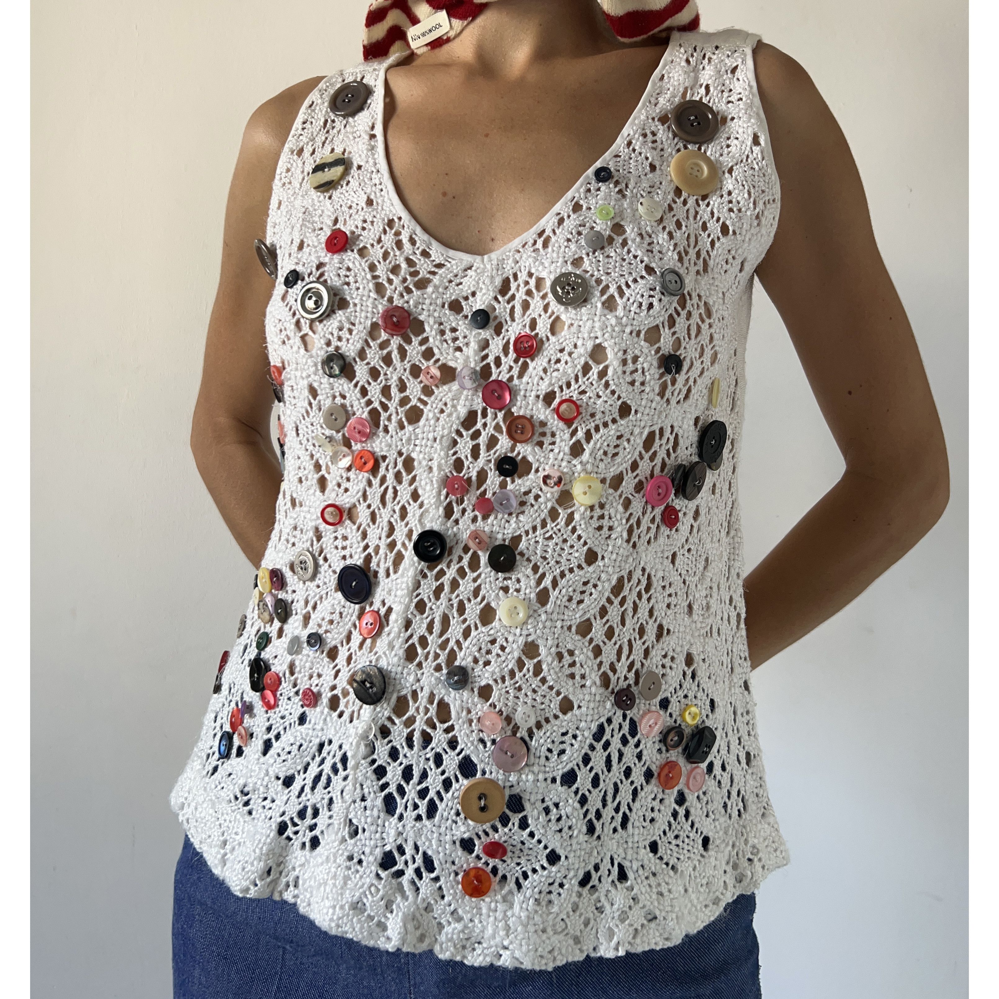 Custommade Vintage white crochet button appliqué tank top Size M / US 6-8 / IT 42-44 - 2 Thumbnail
