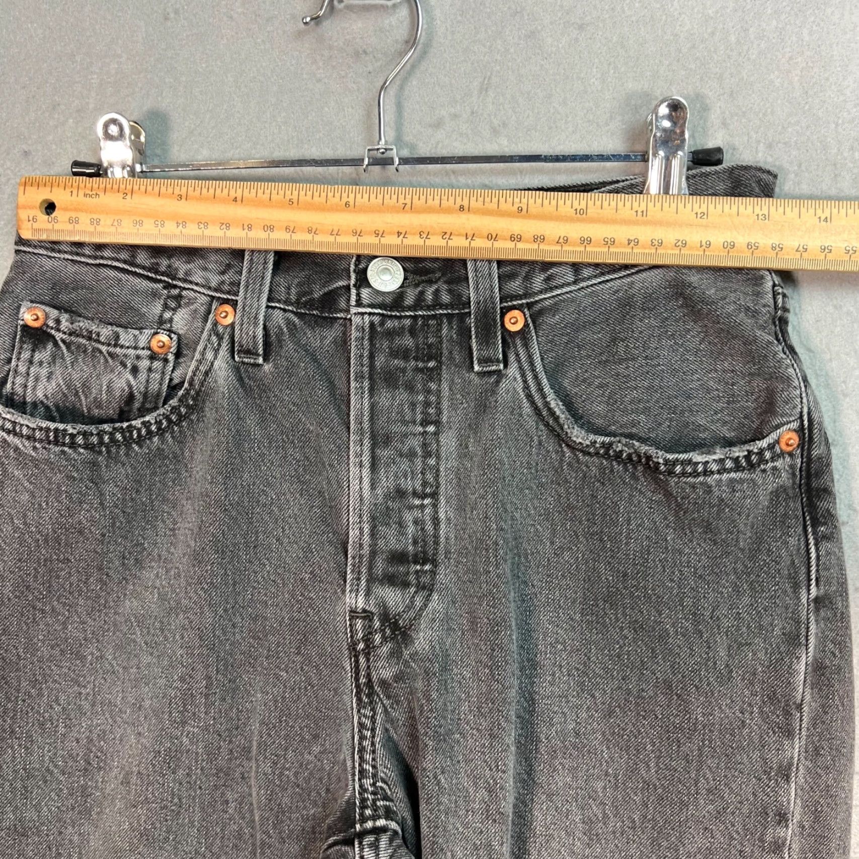 Levi's VINTAGE Levi's 501 Jeans Womens 26 Gray Denim Straight- Leg High-Rise Distressed 5-Pocket Levi'S 501 Series Mens? Size 26" / US 2 / IT 38 - 6 Thumbnail