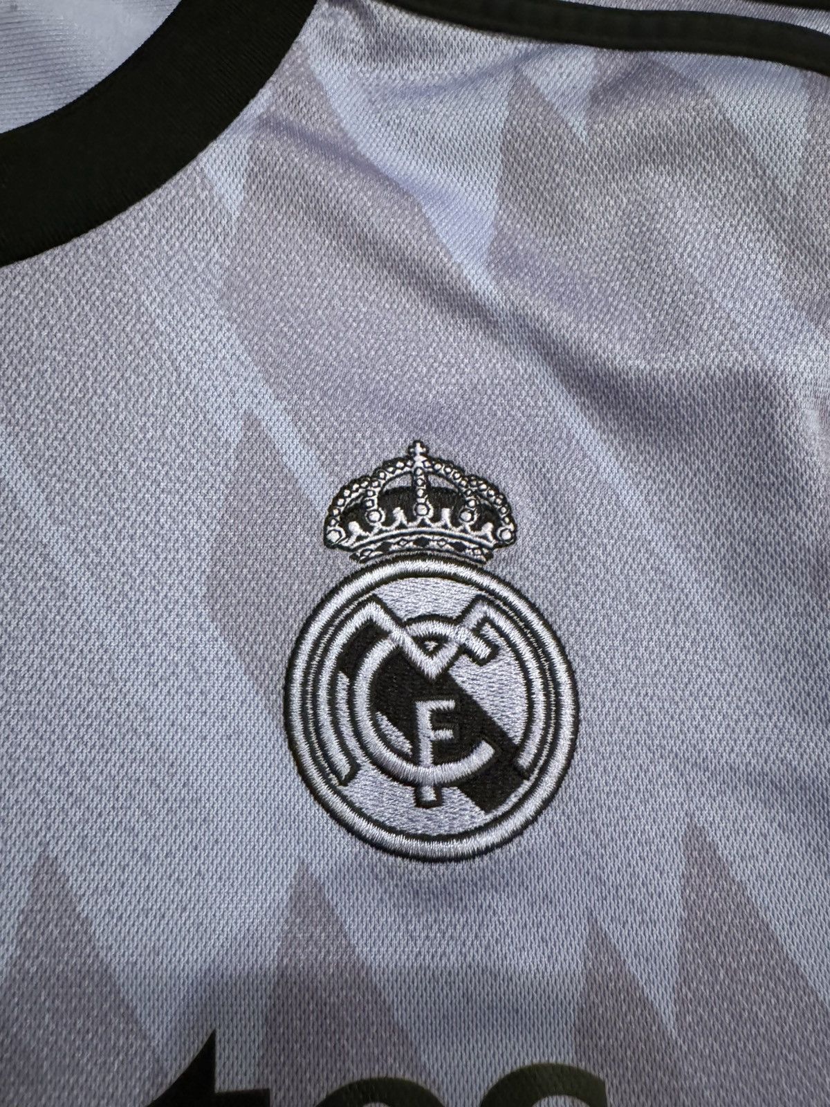 Adidas REAL MADRID 2022/2023 FOOTBALL JERSEY ADIDAS SIZE S H18489 Size US S / EU 44-46 / 1 - 6 Thumbnail