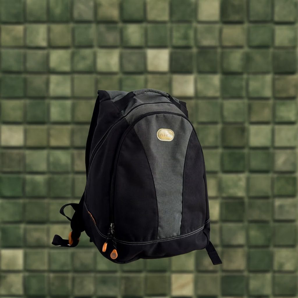 Nike VINTAGE Nike Backpack Black 90s Bag Rare Men Medium Backpack 90s Retro Sports Distressed Pockets Adjustable Strap Limited Edition Size ONE SIZE - 1 Thumbnail