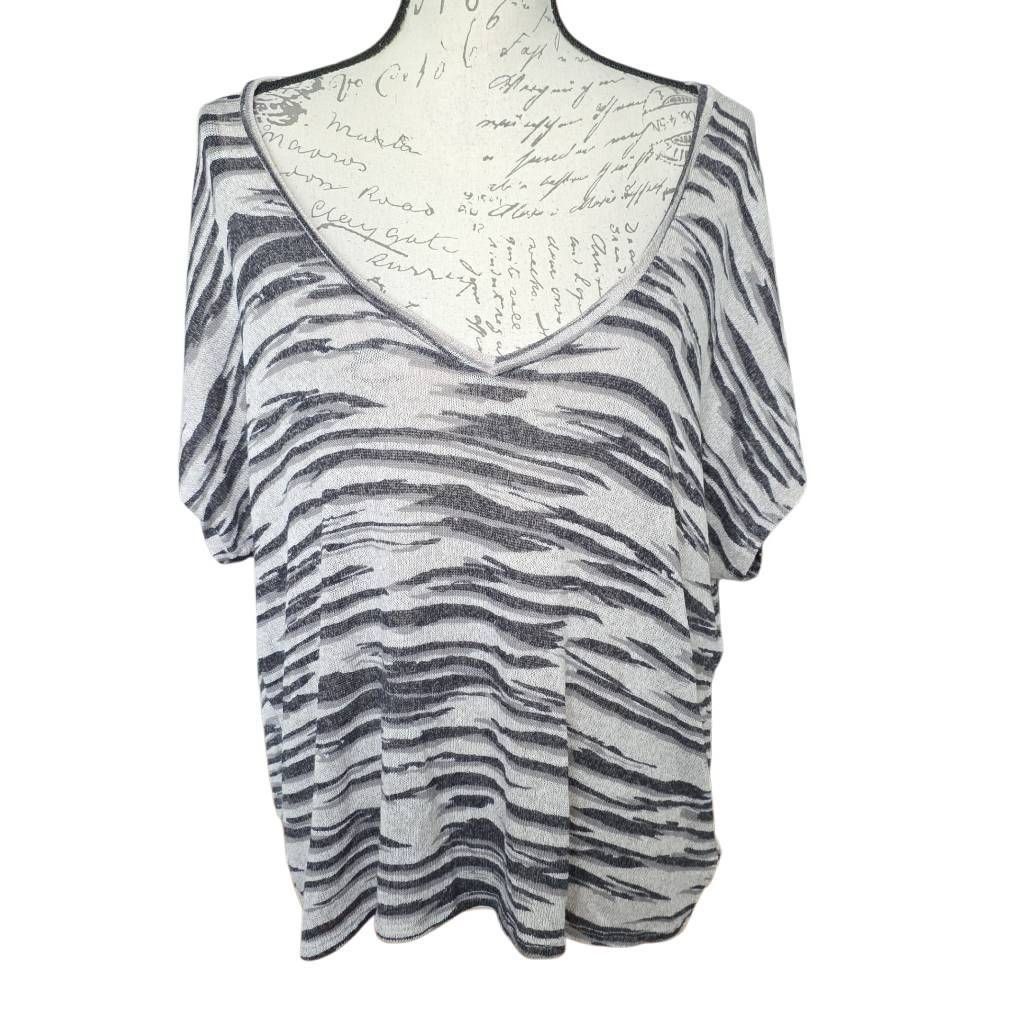 Express Express Women's Size Medium Gray Black Striped V-neck Knit T Size M / US 6-8 / IT 42-44 - 1 Thumbnail