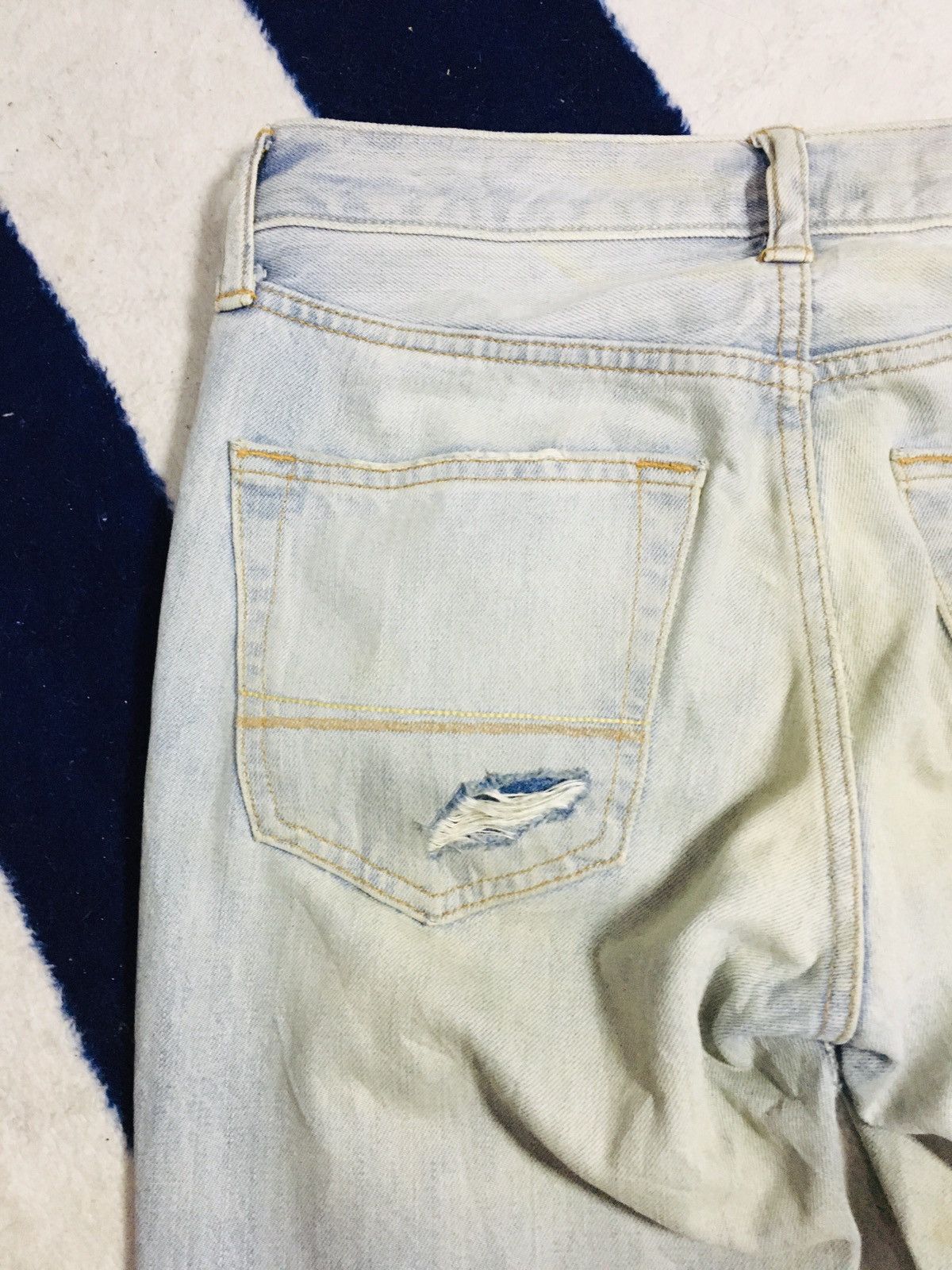 Abercrombie & Fitch Abercrombie & Fitch Distressed Jeans (16) Size US 30 / EU 46 - 5 Thumbnail