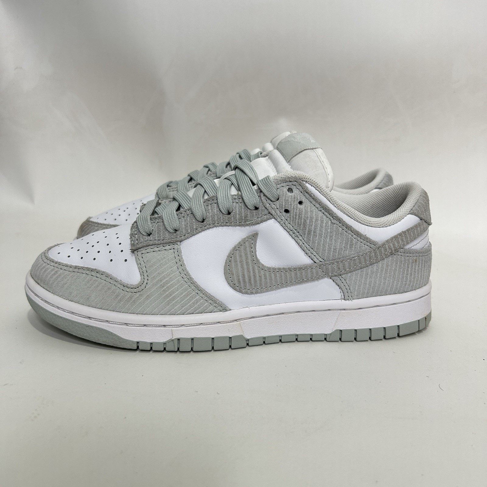 Nike Nike Dunk Low WMNS “Light Silver Corduroy” Size US 8.5 / IT 38.5 - 6 Thumbnail