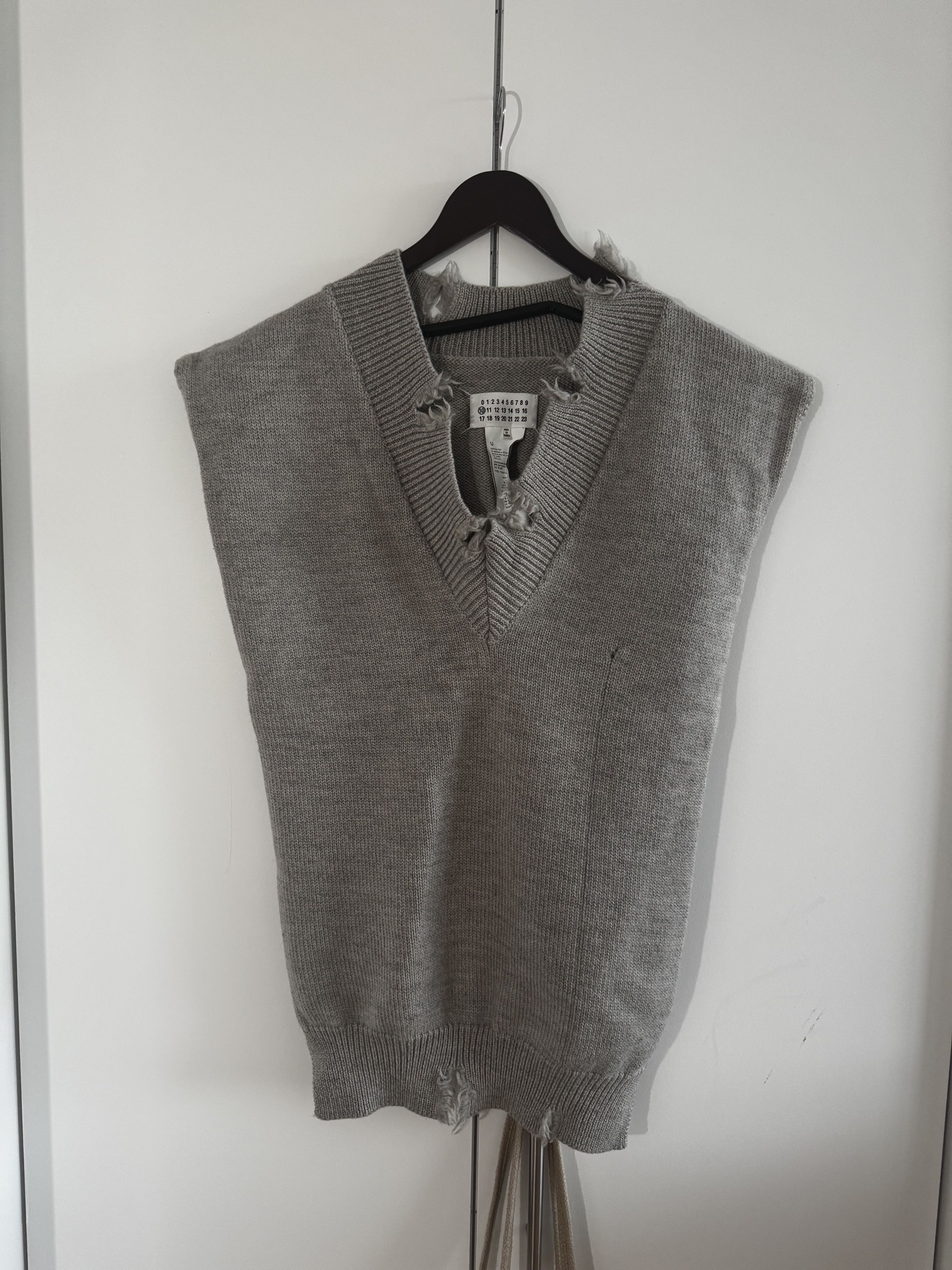 Maison Margiela Destroyed sleeveless Knit Vest Size US M / EU 48-50 / 2 - 1 Thumbnail