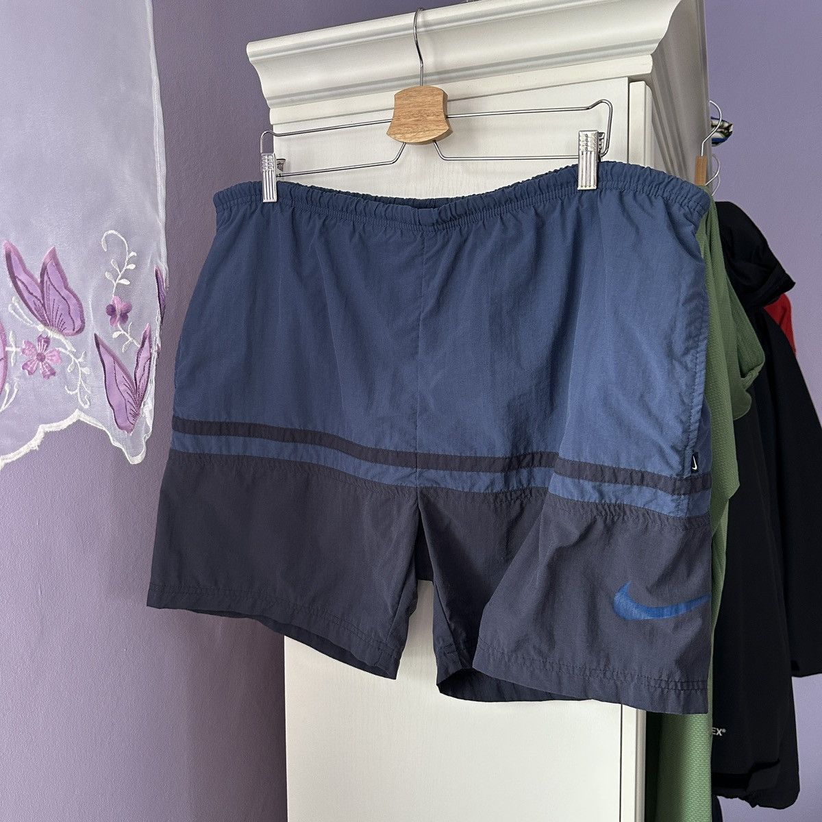 Nike Vintage 90s Nike Embroidered Swoosh Nylon Shorts Navy medium Size US 36 / EU 52 - 1 Thumbnail