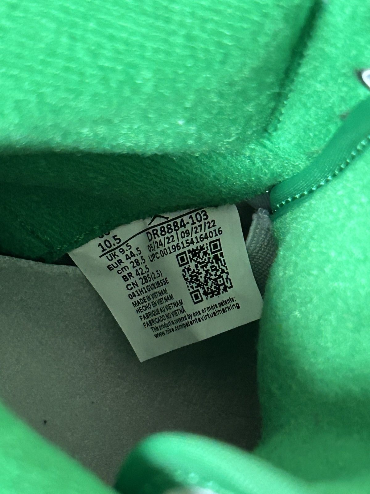 Jordan Brand Jordan 2 Retro “Lucky Green” Size US 10.5 / EU 43-44 - 6 Thumbnail