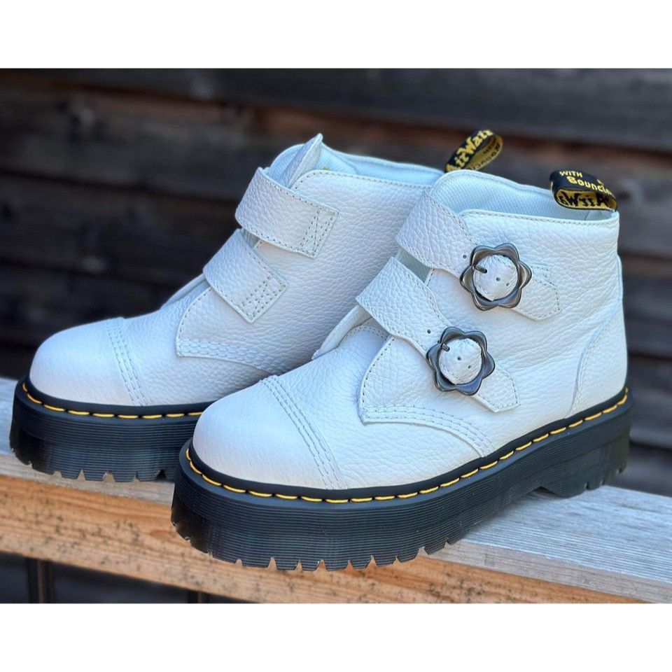 Doc martens devon heart size shops 9 women’s