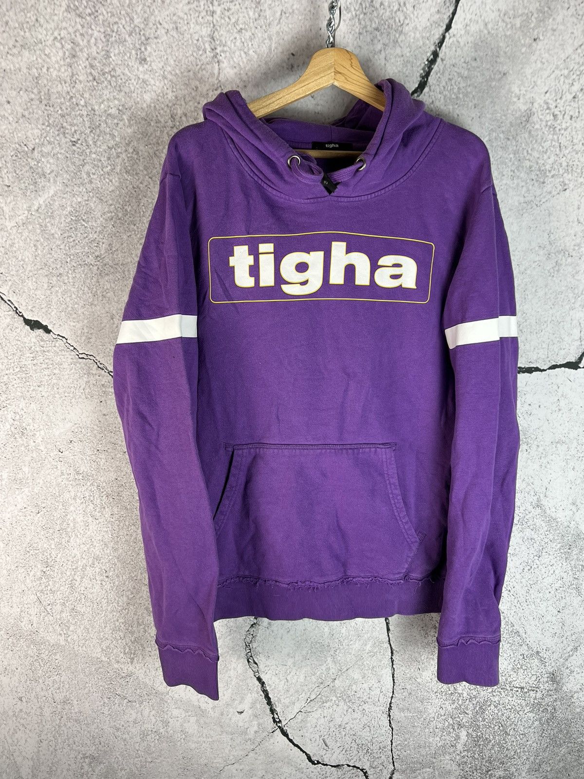 tigha Tigha designer spell out logo hoodie Size US L / EU 52-54 / 3 - 1 Thumbnail