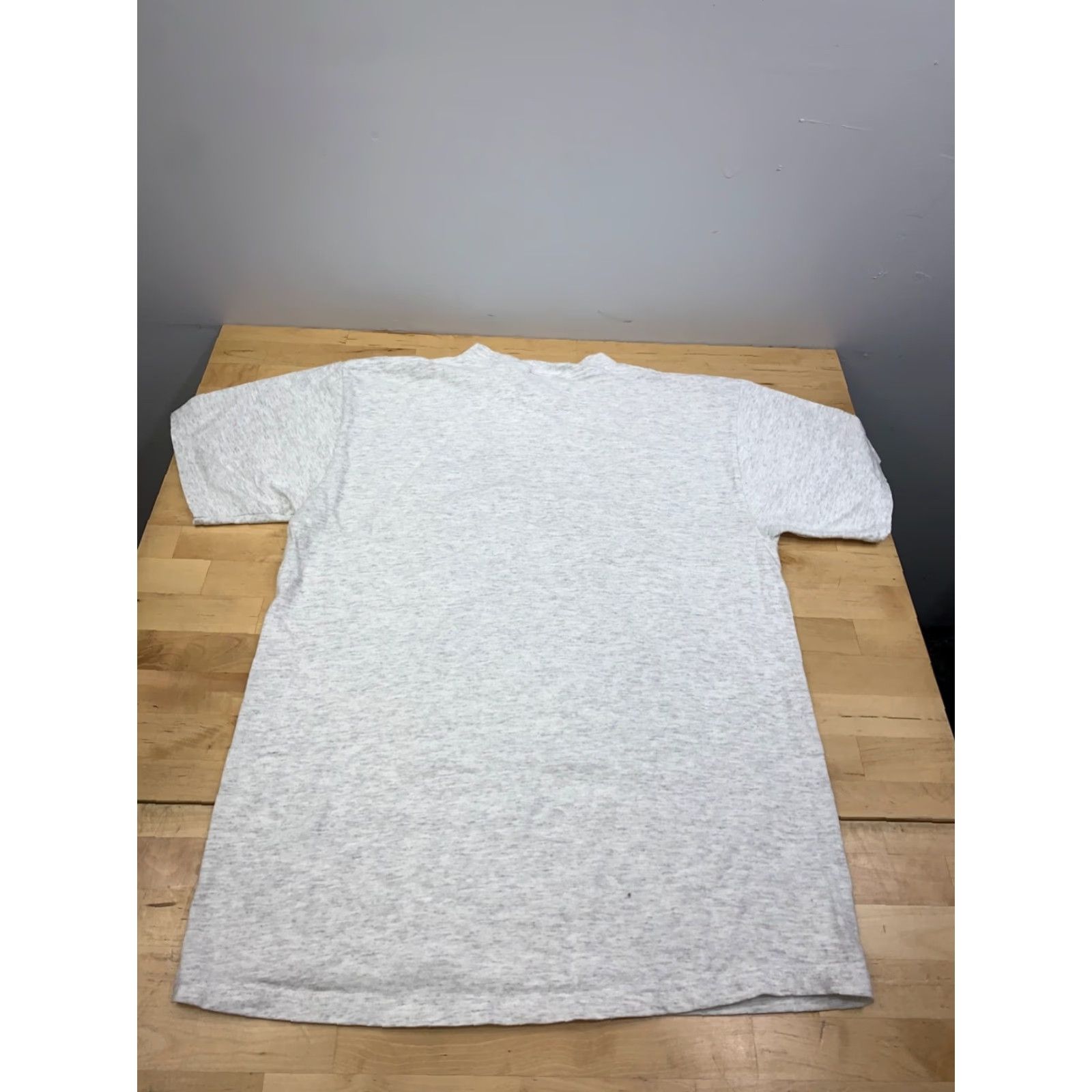 Tultex VINTAGE Seaworld Adventures T Shirt Mens L Gray Orca Shamoo 11698 Size US L / EU 52-54 / 3 - 7 Thumbnail