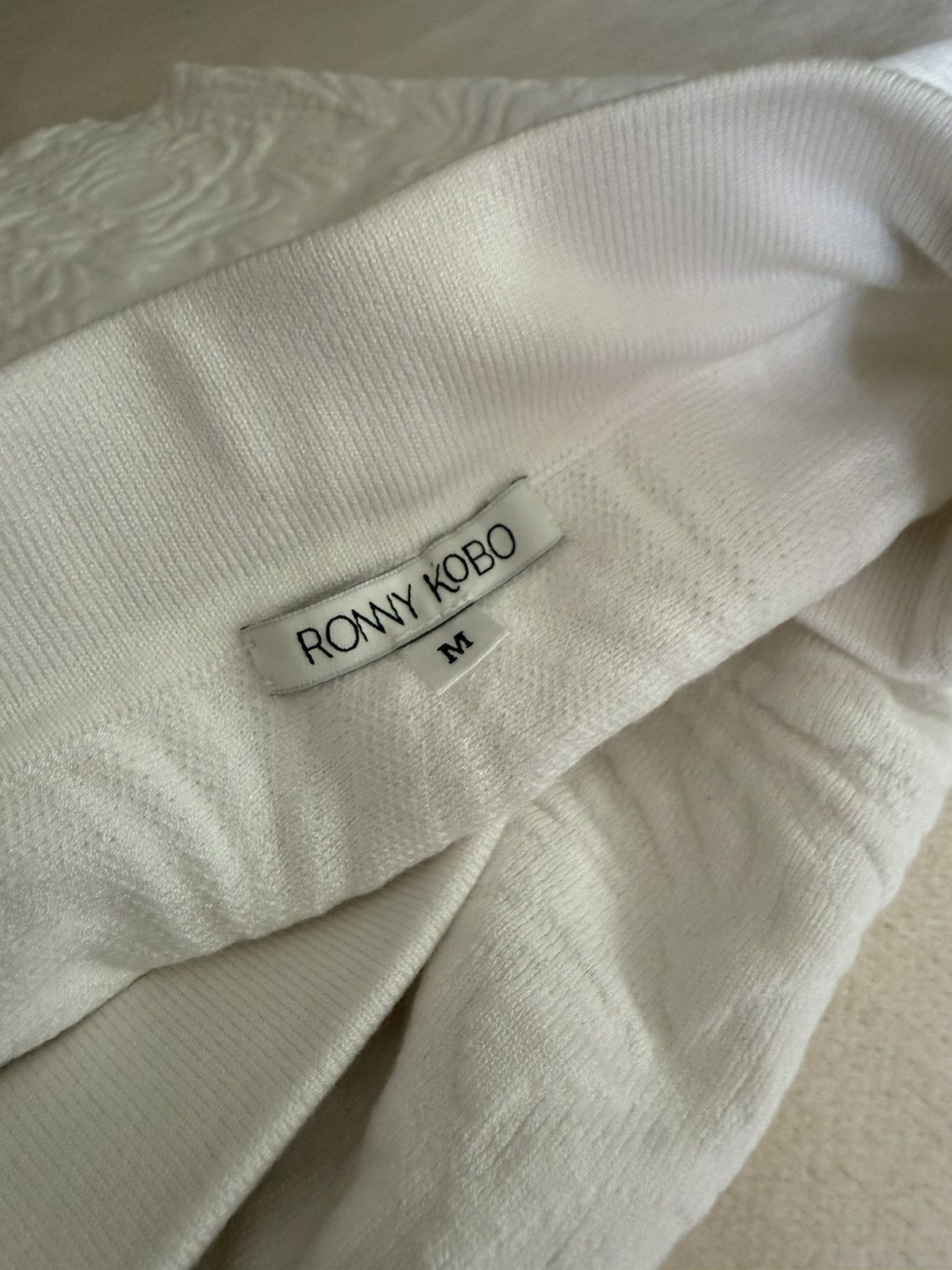 Ronny Kobo Ronny Kobo White Embossed Stretch Knit Fitted Skirt Size 28" / US 6 / IT 42 - 1 Thumbnail