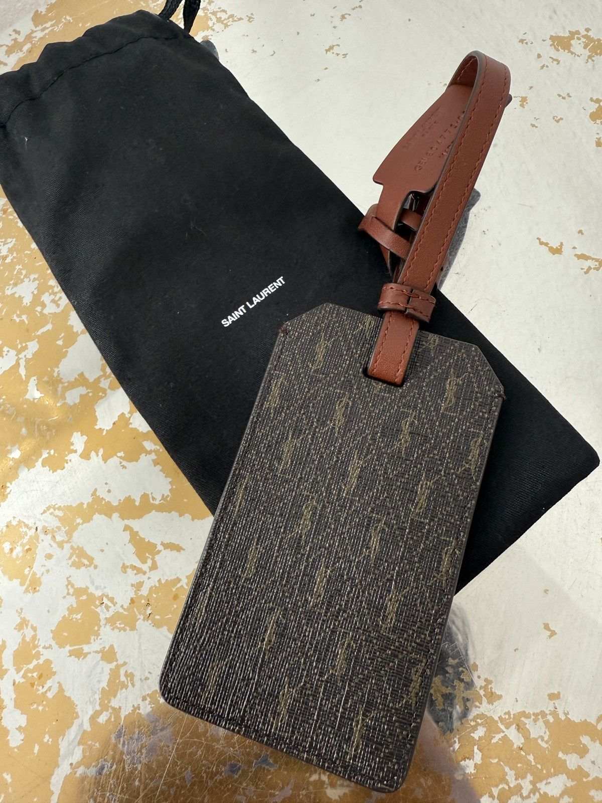 Saint Laurent Paris New Saint Laurent le Monogramme luggage tag in brown Size ONE SIZE - 1 Thumbnail