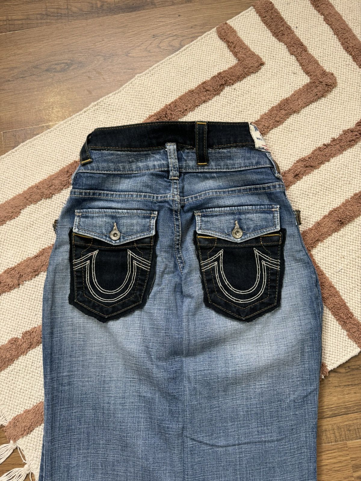 True Religion TRUE RELIGION RECYCLE PLEATED CONTRAST STITCH DENIM SKIRT Size 25" / US 0 / IT 36 - 10 Thumbnail