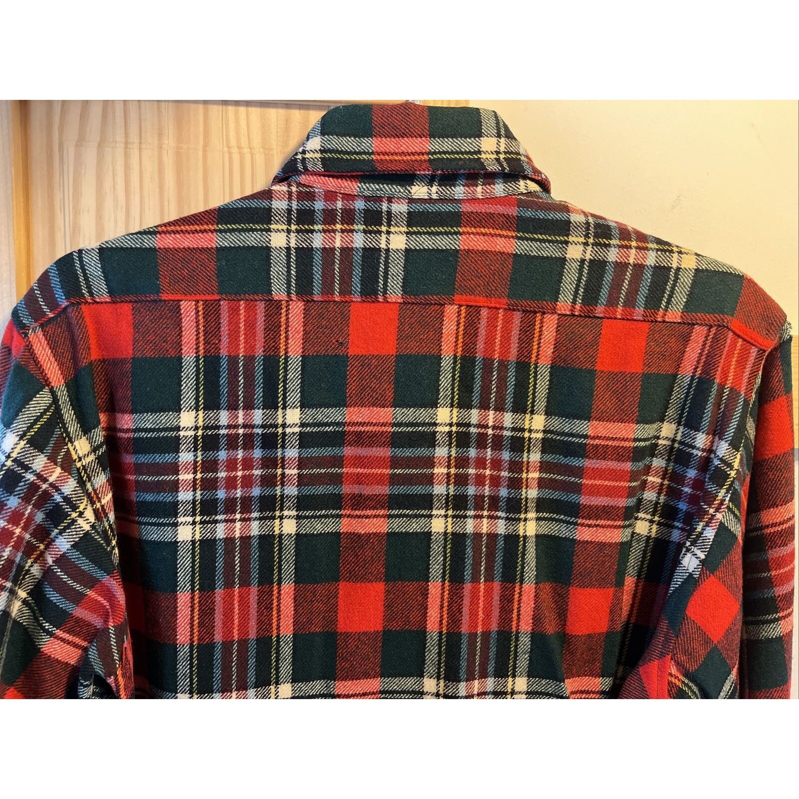 Pendleton Pendleton Lobo VTG Mens M red plaid long sleeve wool flannel Size US M / EU 48-50 / 2 - 15 Thumbnail