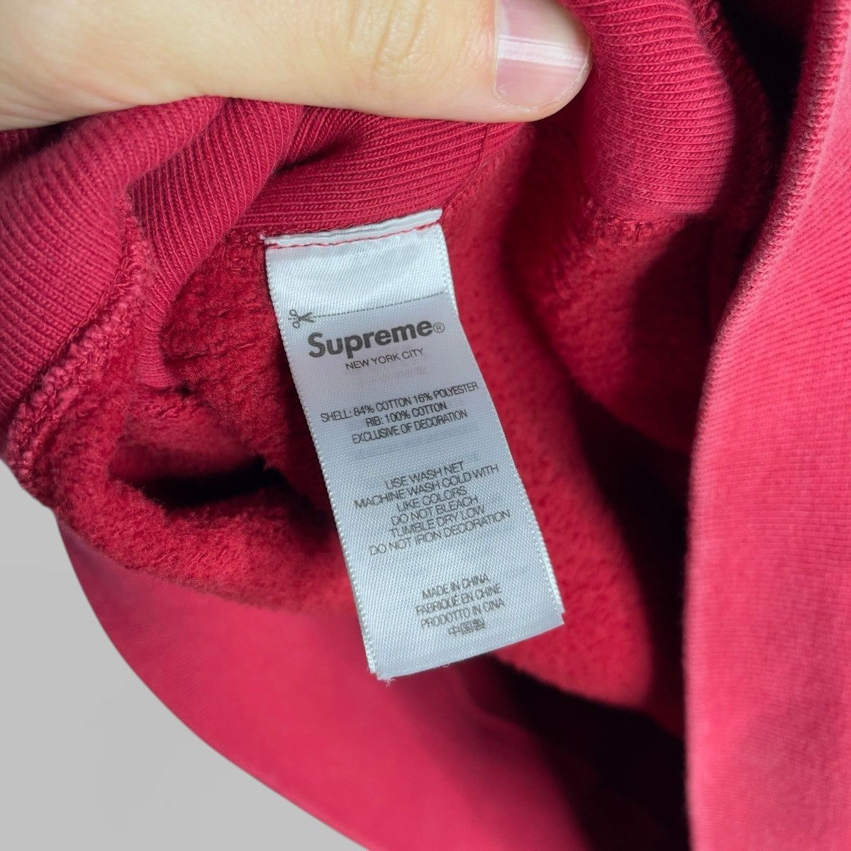 Supreme SUPREME ICONIC RED CRACKED LOGO CREWNECK SIZE XL Size US XL / EU 56 / 4 - 8 Thumbnail
