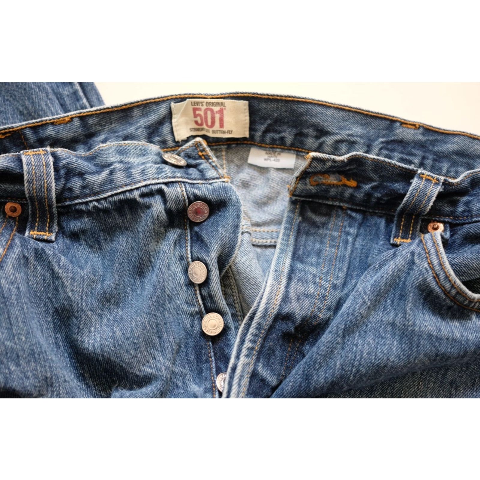 Levi's VINTAGE Levi's 501 Jeans Denim Blue 100% Cotton Button Fly Regular Fit Men 38x34 Size US 38 / EU 54 - 6 Thumbnail