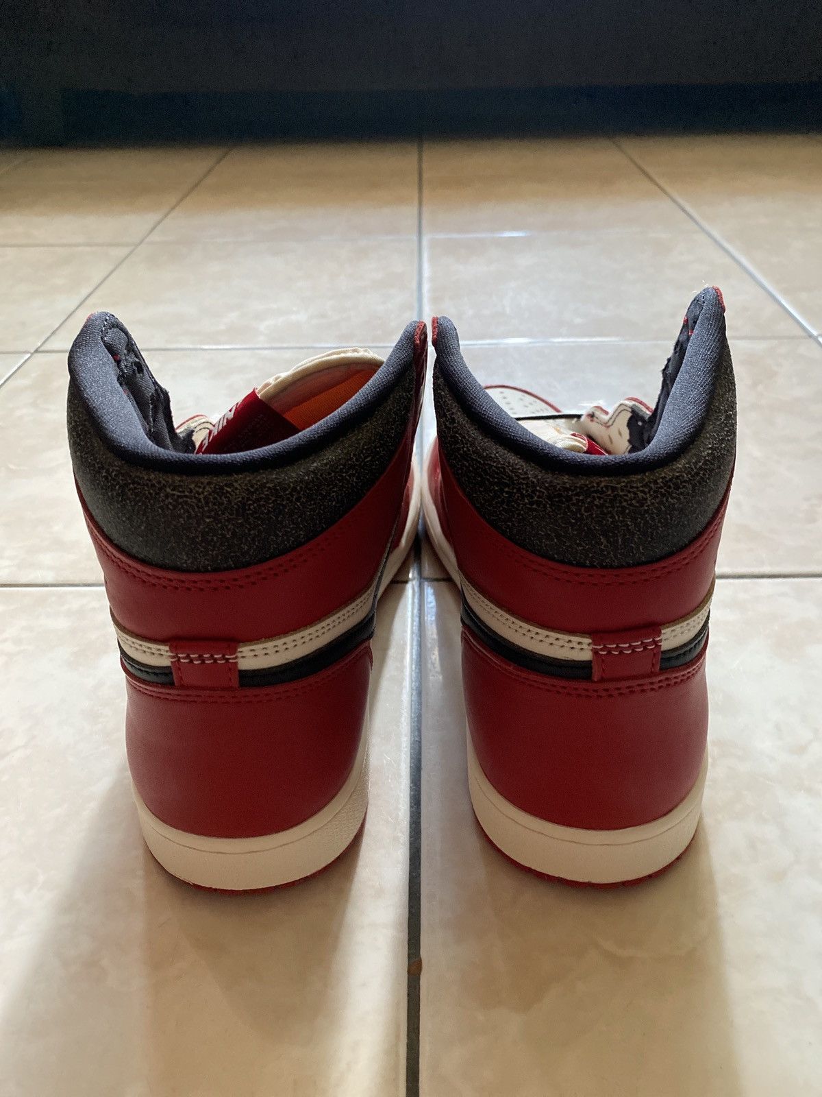 Jordan Brand × Nike Nike Air Jordan 1 High OG Lost and Found Size US 9.5 / EU 42-43 - 4 Thumbnail