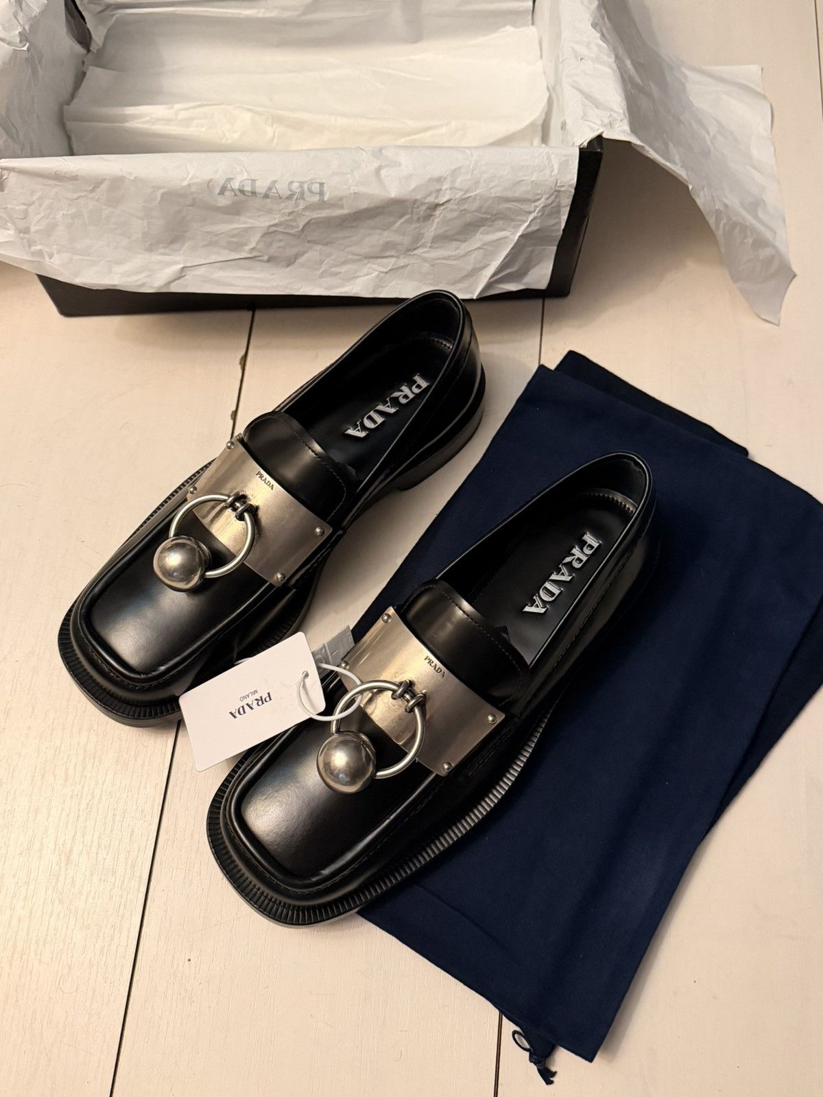Prada NWT PRADA Men Brushed Leather Loafers with Metal Ring Size 9 Size US 9 / EU 42 - 4 Thumbnail