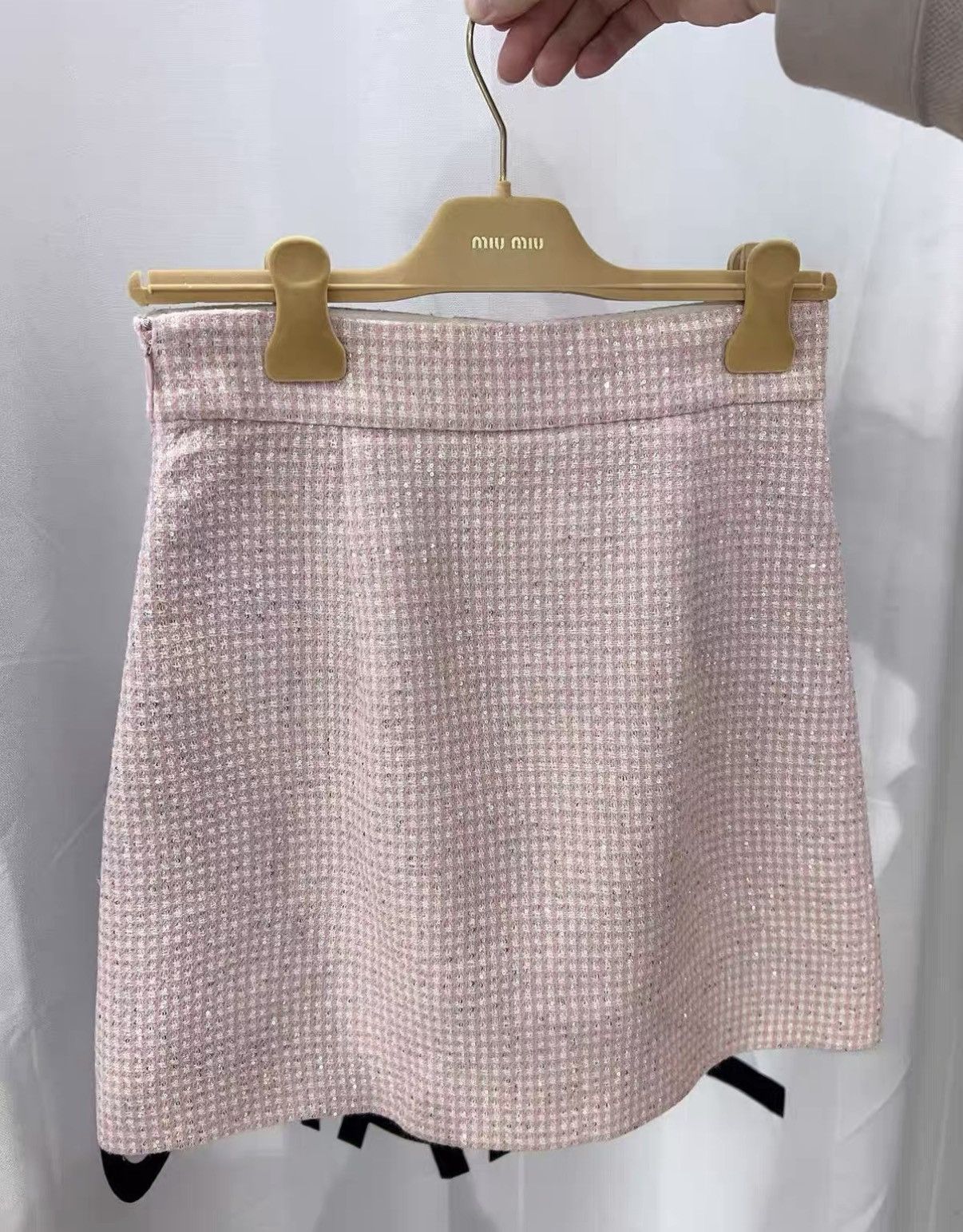 Miu Miu Miu Miu pink sequin midi skirt with gold hardware J38 Size M / US 6-8 / IT 42-44 - 2 Thumbnail