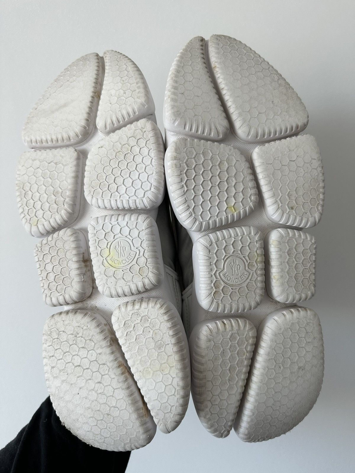 Moncler MONCLER LOW TOP SNEAKERS trainers Size US 8 / EU 41 - 12 Thumbnail