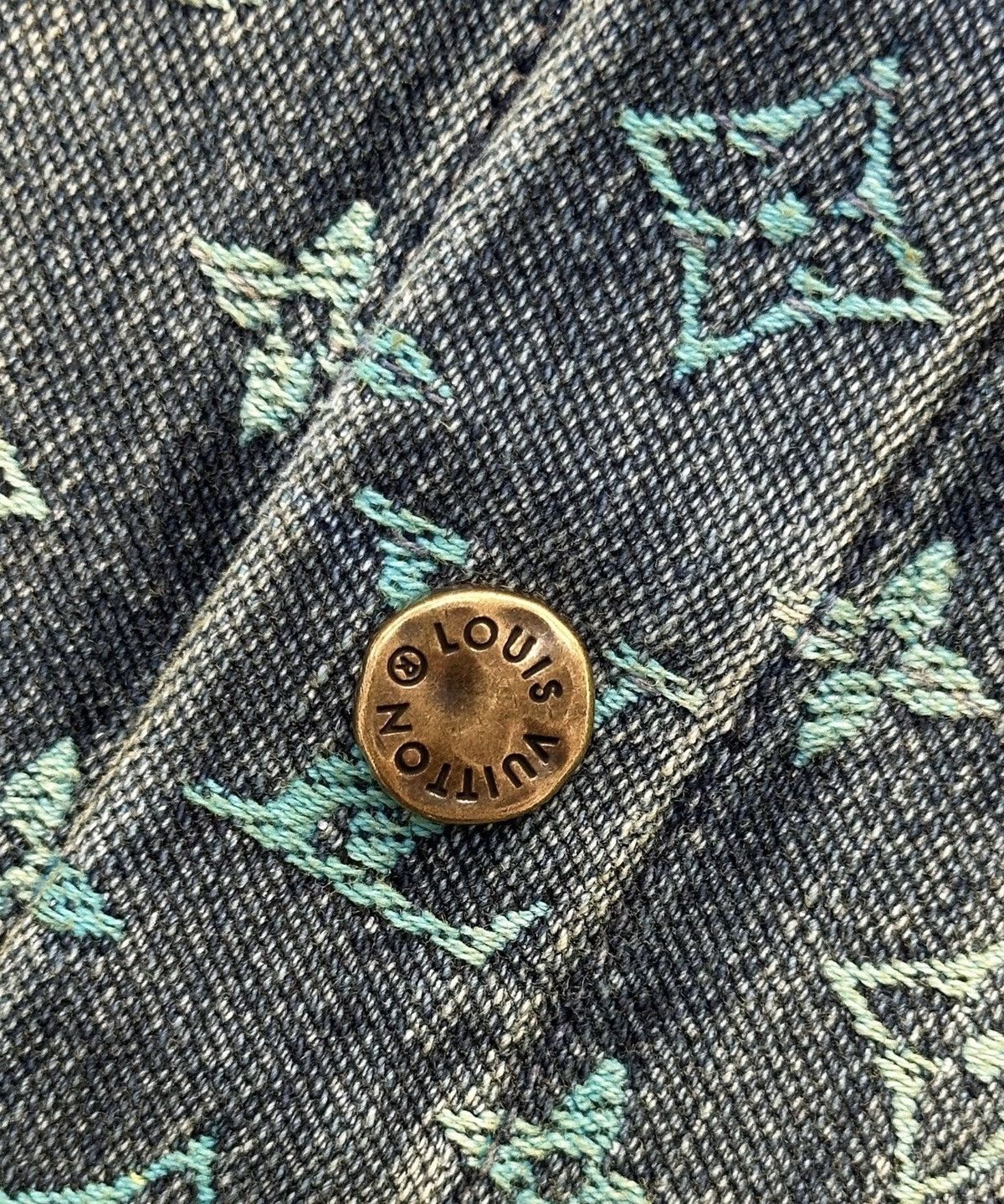 Louis Vuitton LOUIS VUITTON XL Rainbow Monogram Short Sleeves Denim Shirt Size US XL / EU 56 / 4 - 4 Thumbnail
