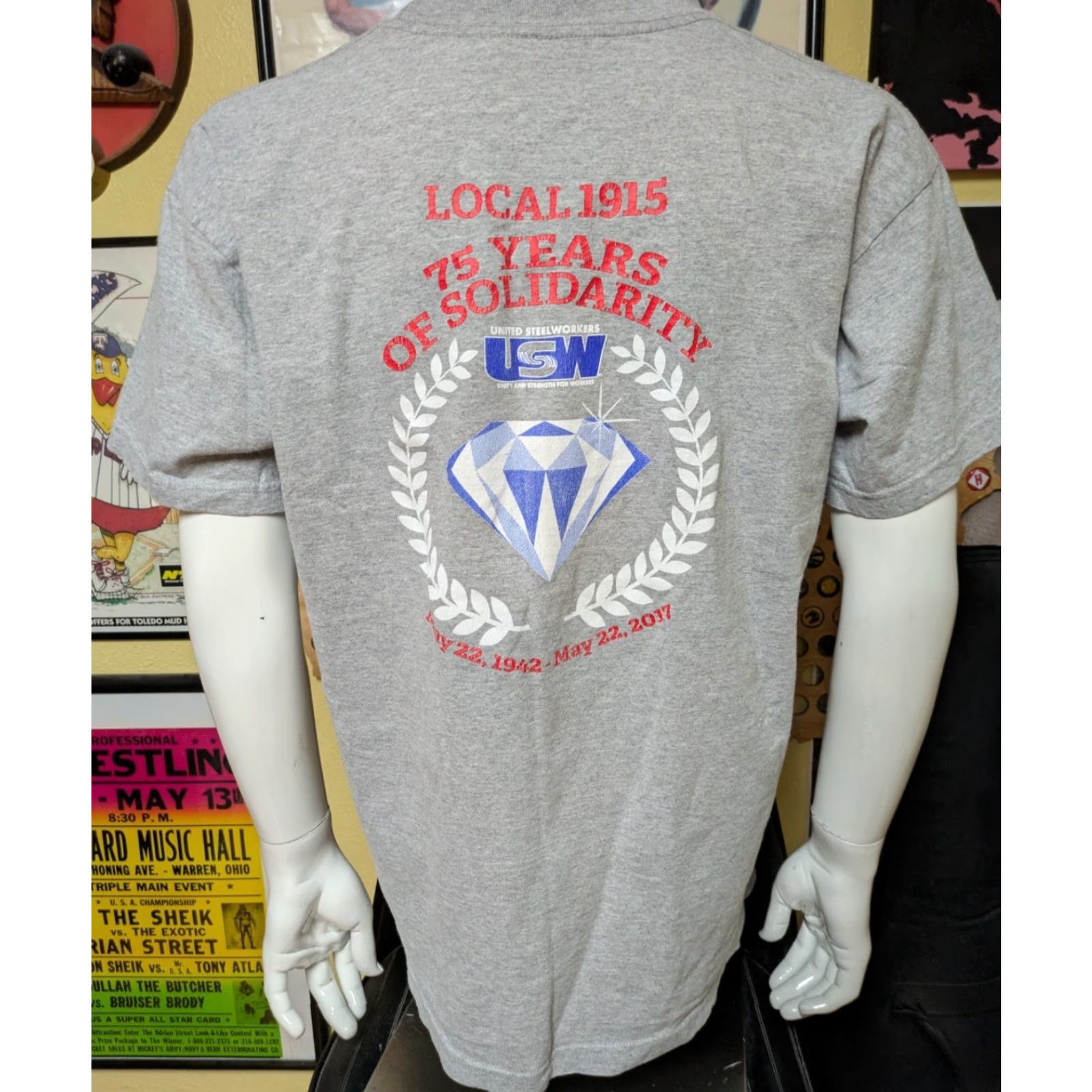 Vintage USW Union Local 1915 Fremont OH 75 Years T Shirt Bayside XL Gray Cotton Blend Short Sleeve Crew Neck Men Union Shirt XL Size US XL / EU 56 / 4 - 3 Thumbnail