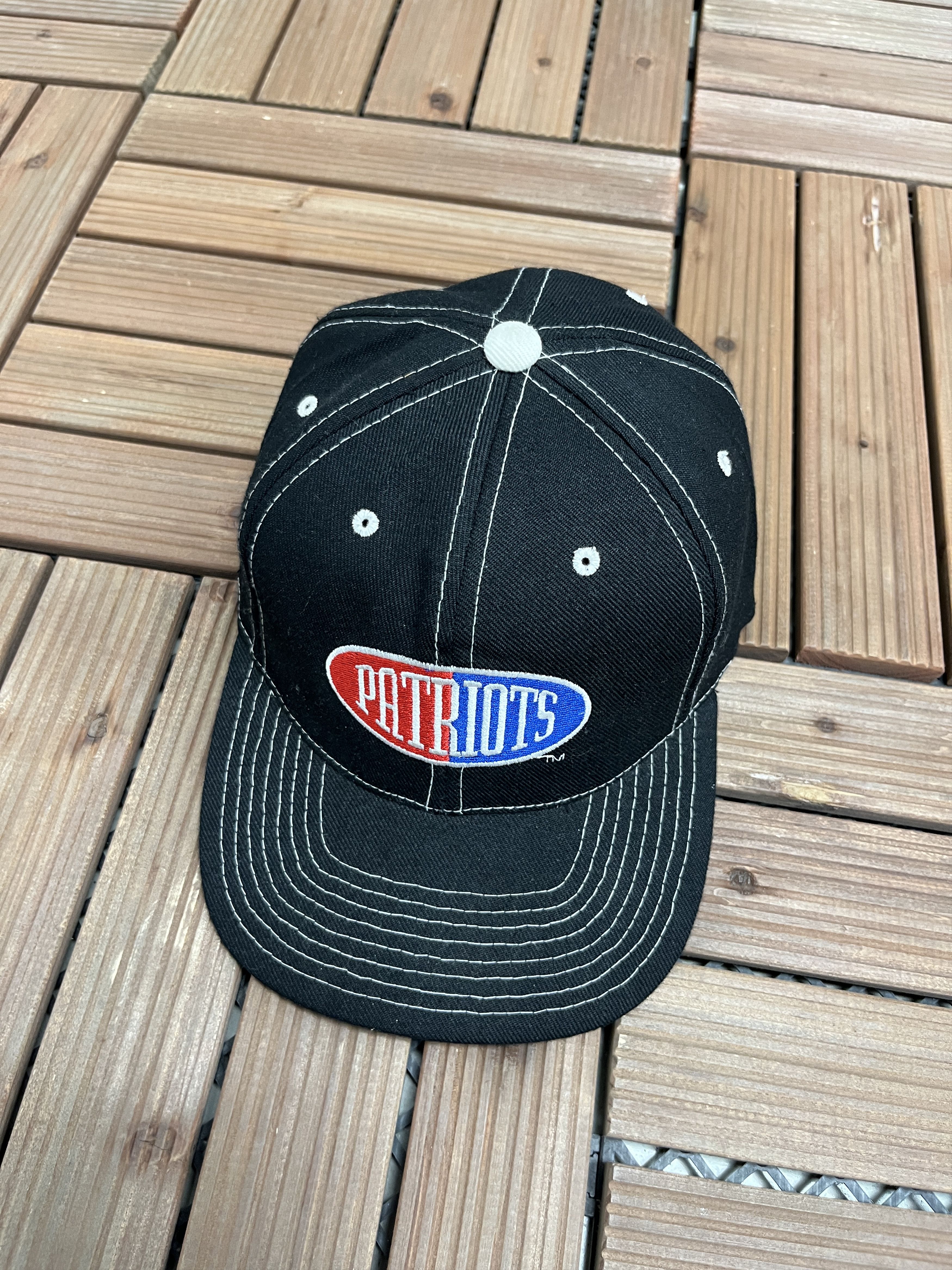Vintage New England Patriots Embroidered Vintage Snap Back Hat Size ONE SIZE - 1 Thumbnail