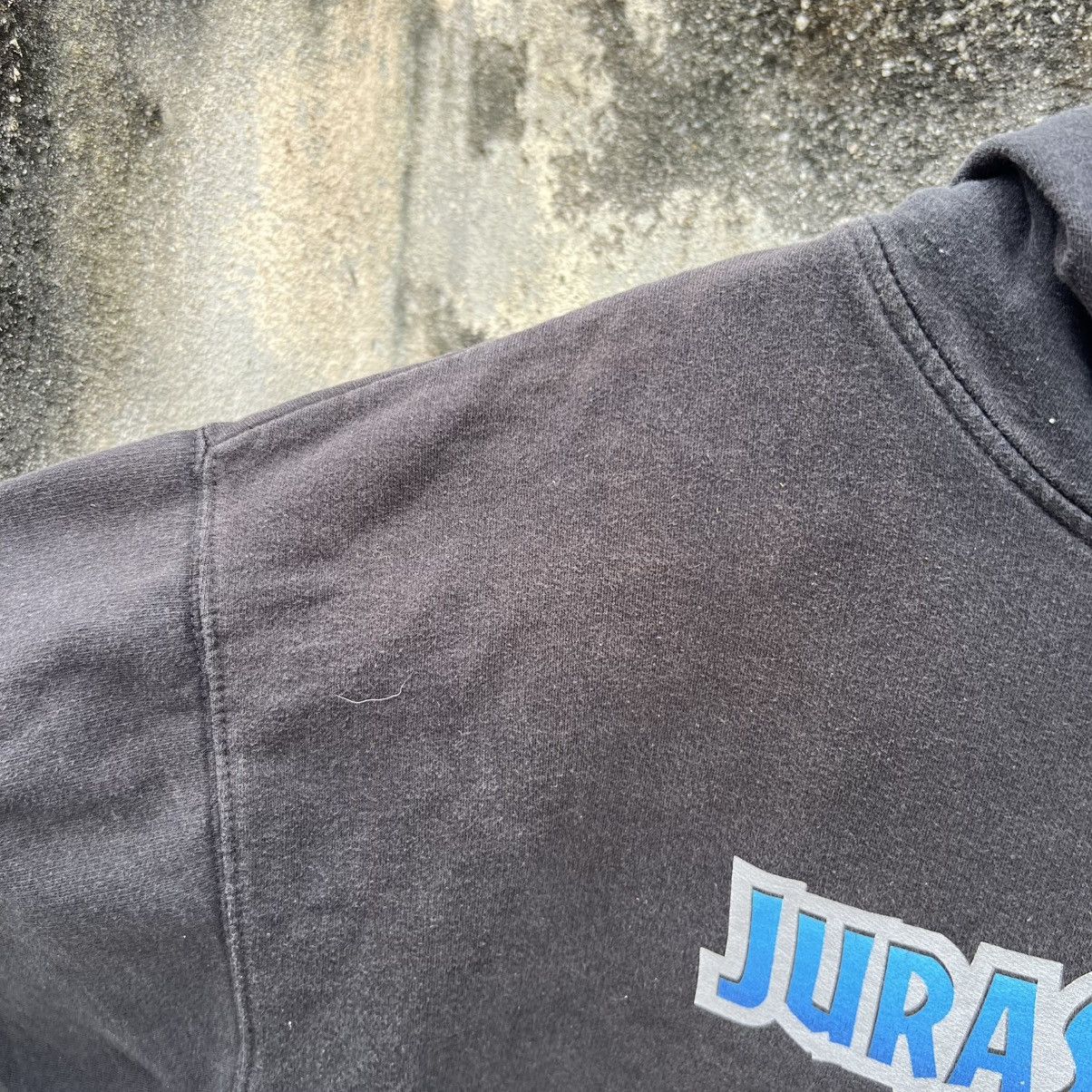 Universal Studios “JURASSIC WORLD” BLACK FADED HOODIE Size US XL / EU 56 / 4 - 6 Thumbnail